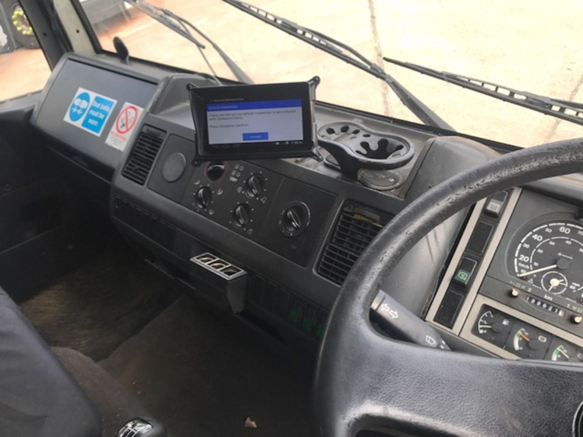 2000 Man L2000 7.5T crew cab complete with built in Garmin satnav, Vehicle converted by Whiteacrews, - Image 17 of 18