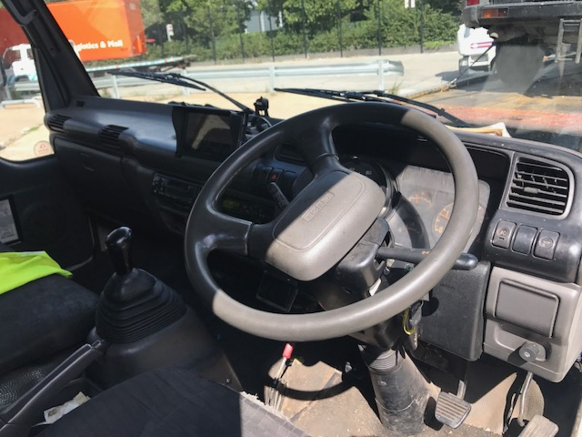 2005 Isuzu NQR 70 crew cab tilt and slide breakdown recovery vehicle complete with winch and built - Image 12 of 17