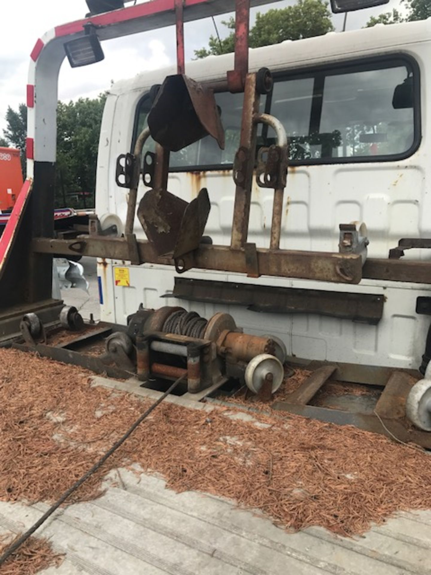 Isuzu NQR 7.5t crew cab breakdown recovery vehicle complete with flat bed body unbadged, winch and - Image 8 of 16