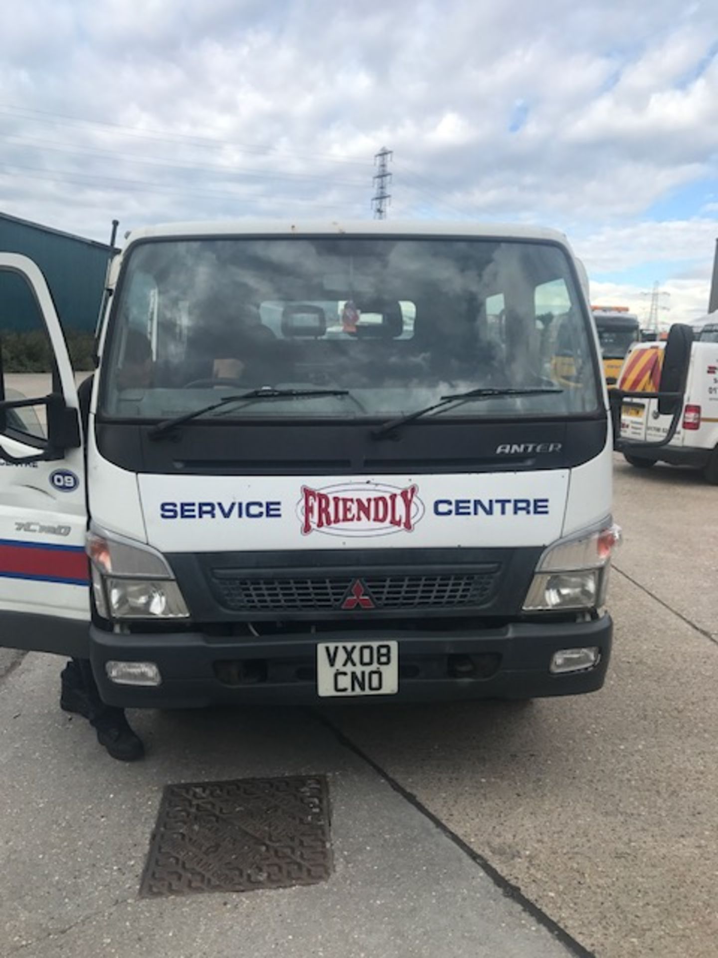 2008 Mitsubishi 7C18D 7.5T breakdown flatbed crew cab recovering vehicle complete with spec lift, - Image 2 of 13