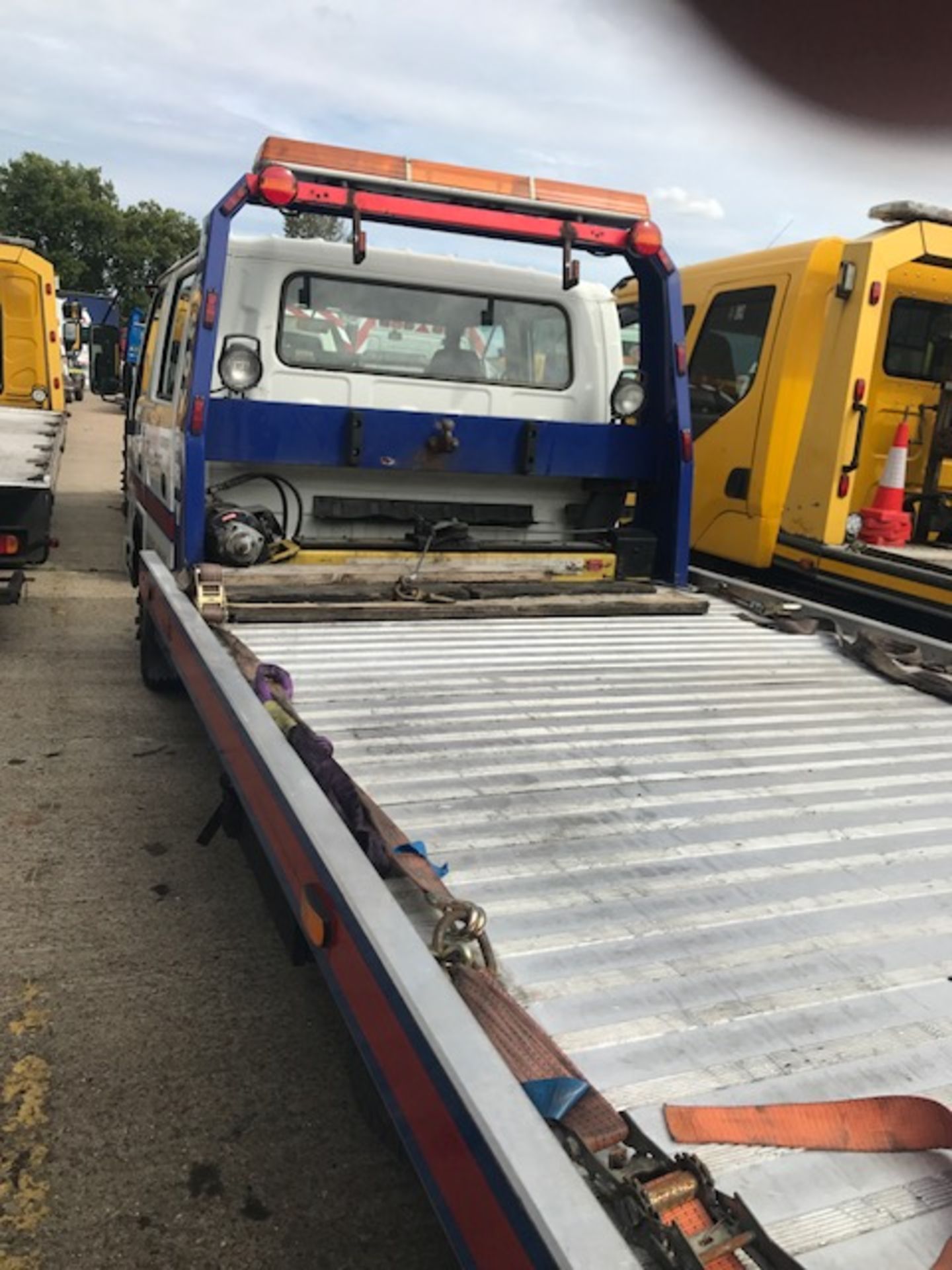 2007 Isuzu NQR 70 crew cab breakdown recovery vehicle complete with unbranded body, winch, built - Image 7 of 8