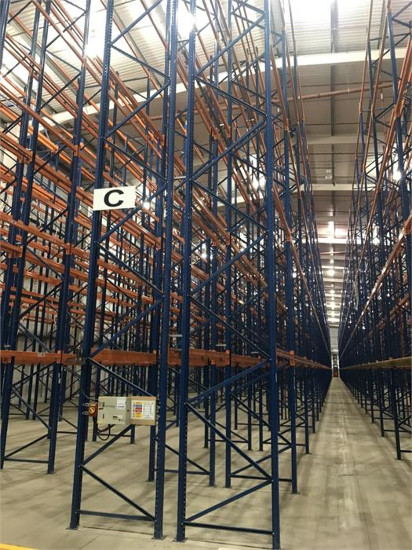 High bay racking system comprising 8500 pallet spaces over 14 runs:- 1 x 54 (11000mm x 1100m) end - Image 4 of 13