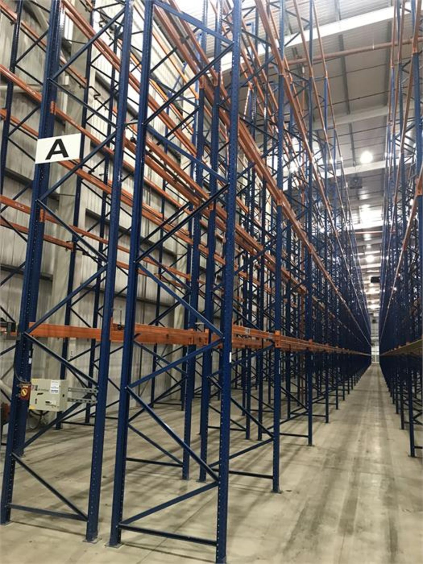 High bay racking system comprising 8500 pallet spaces over 14 runs:- 1 x 54 (11000mm x 1100m) end - Image 6 of 13