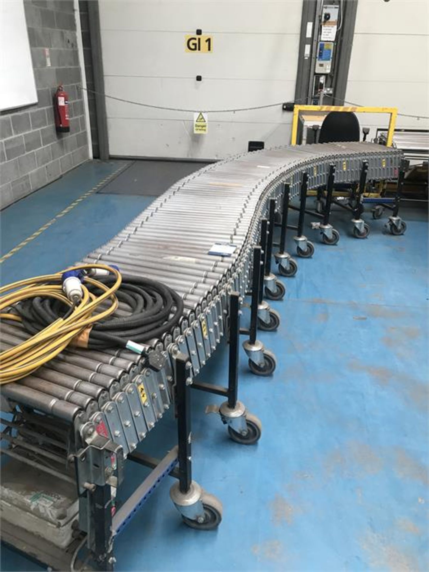 Powerflex powered expanding roller conveyor, 600mm rollers