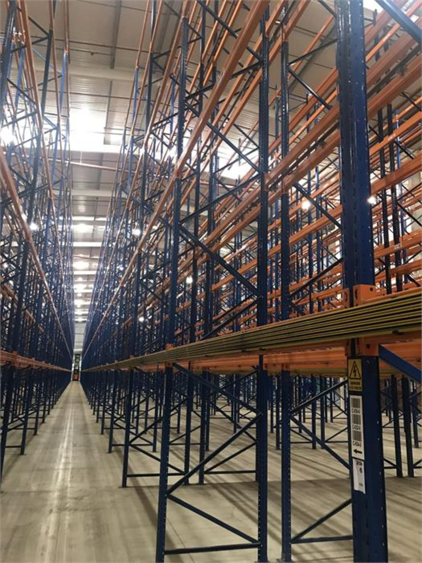 High bay racking system comprising 8500 pallet spaces over 14 runs:- 1 x 54 (11000mm x 1100m) end - Image 12 of 13