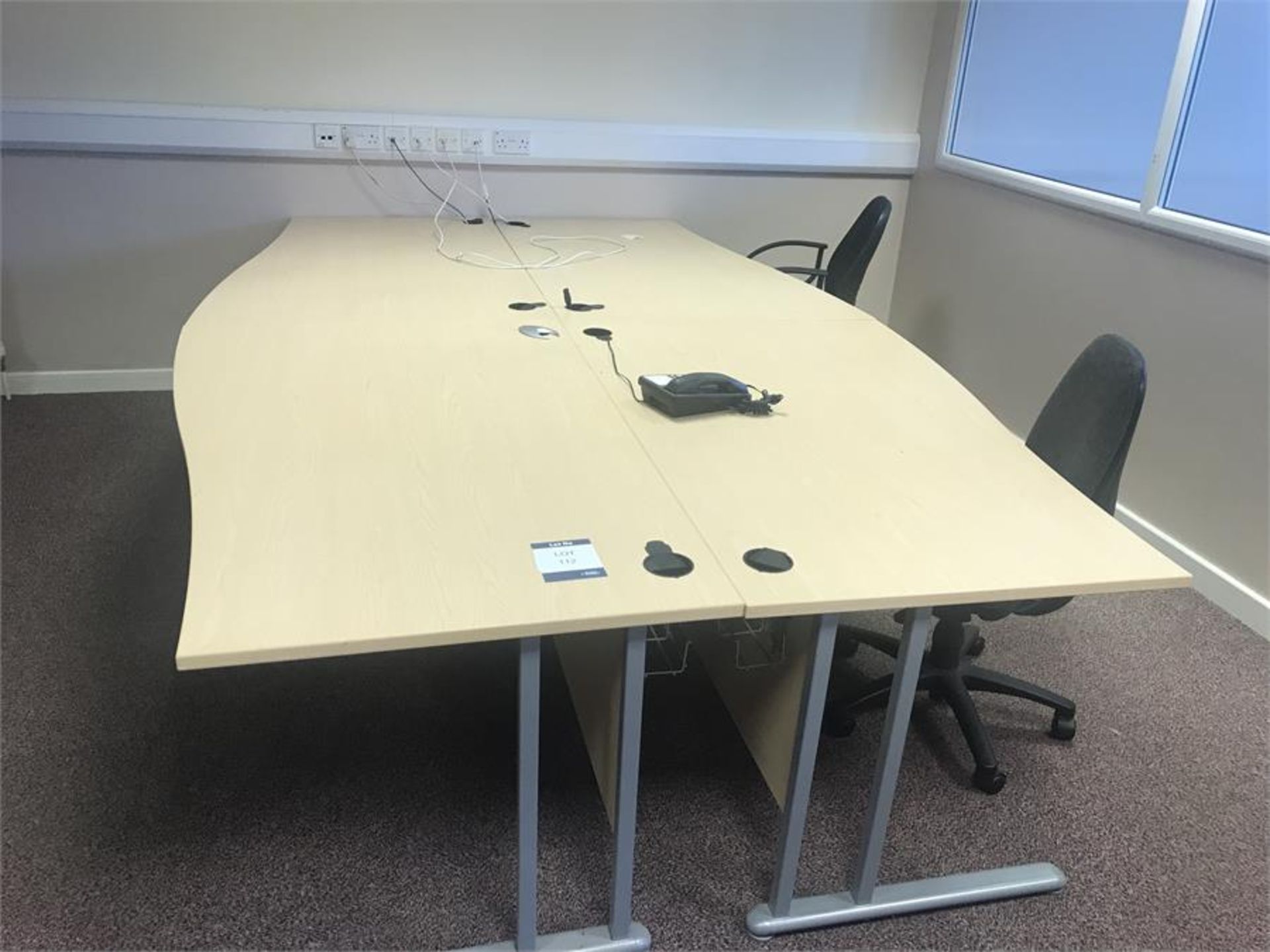 Office pod comprising 4 x wave front workstations, 1600 x 1000mm 2 x operators' chairs