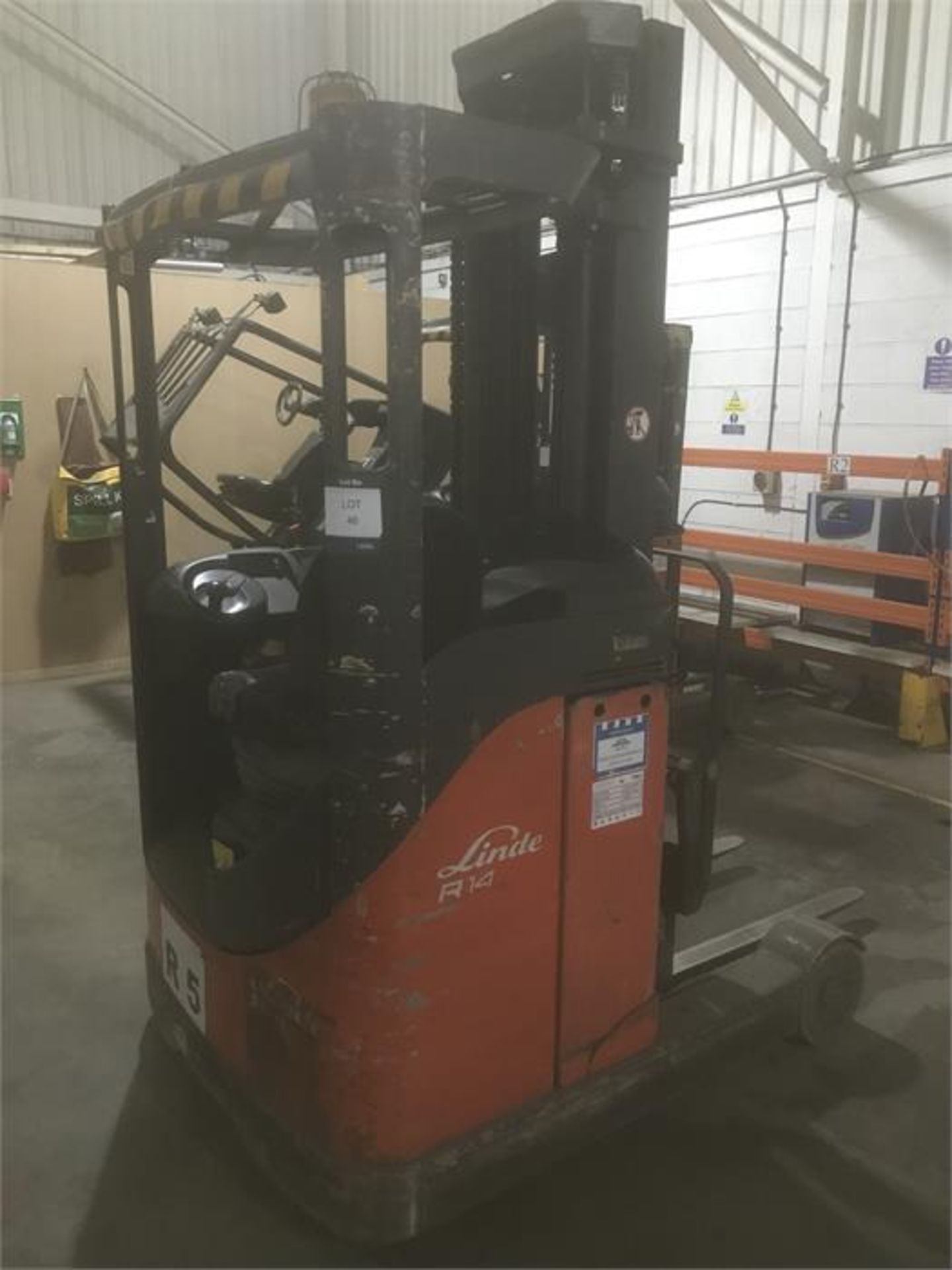 Linde R14 battery forklift, Serial No. GX11115L00181 (2000) high mast with charger, 1400kg