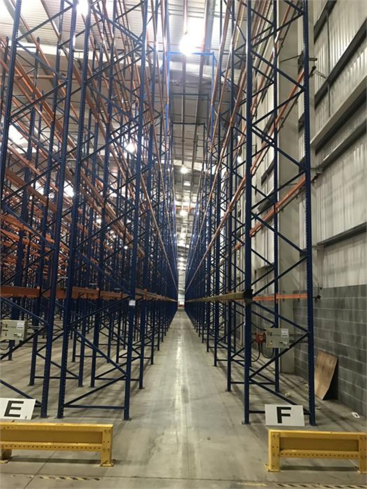 High bay racking system comprising 8500 pallet spaces over 14 runs:- 1 x 54 (11000mm x 1100m) end - Image 2 of 13