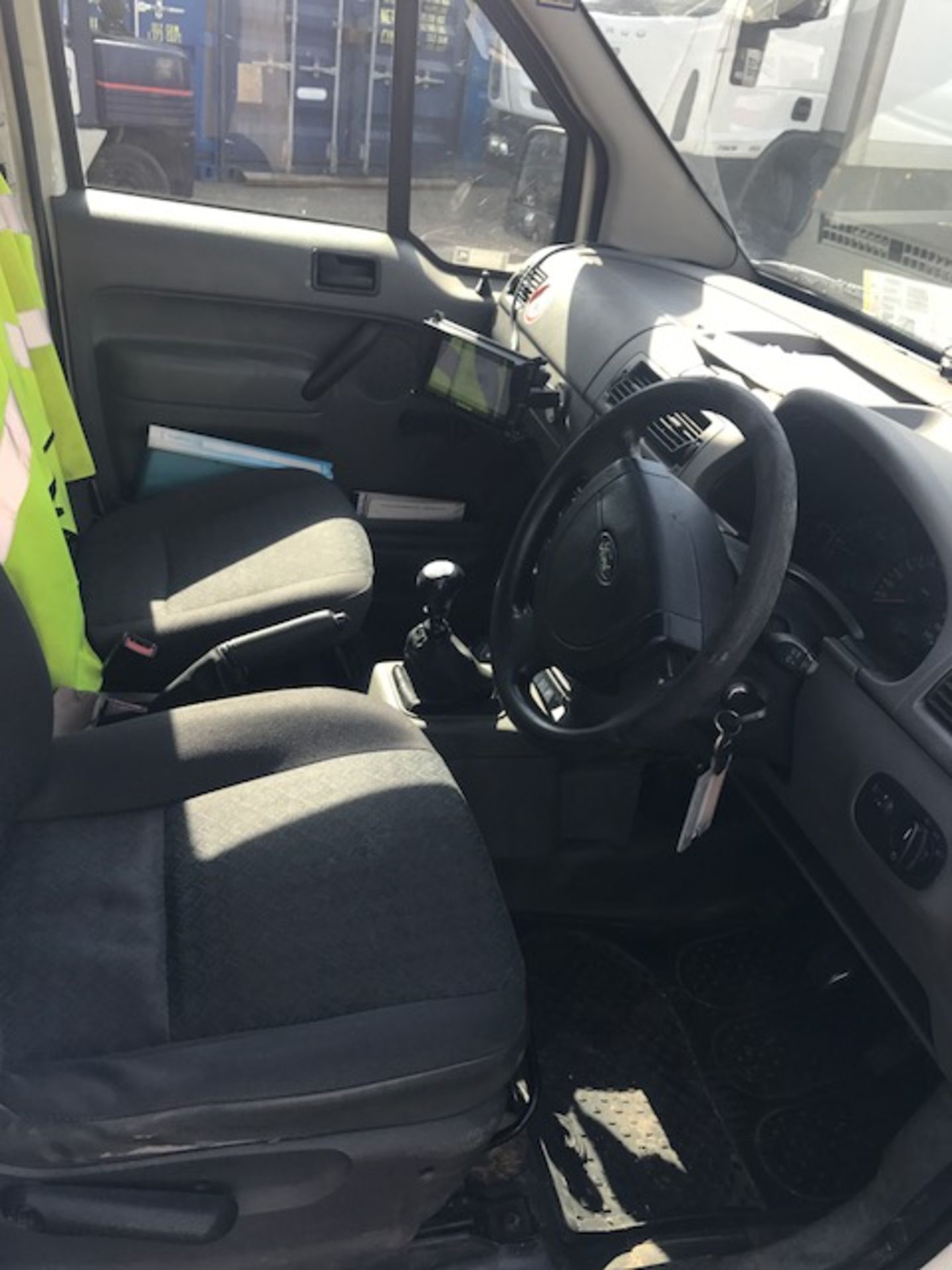 2004 Ford Transit Connect T200 panel van complete with Garmin satnav, camera and Anderson jump-start - Image 9 of 13