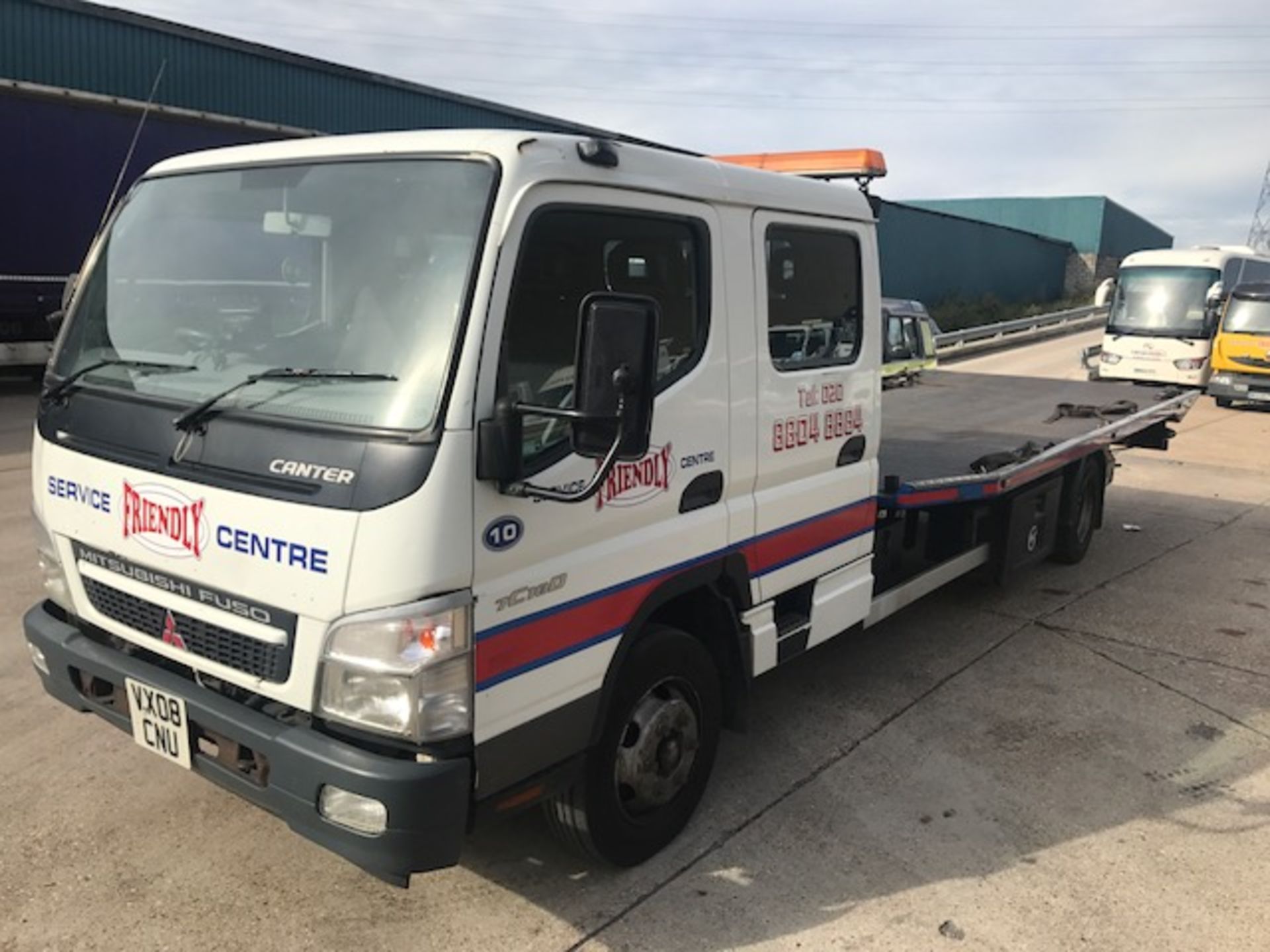 2008 Mitsubishi Fuso 7.5T crew cab tilt and Roger Dyson Group flat bed body with winch and built - Image 2 of 14