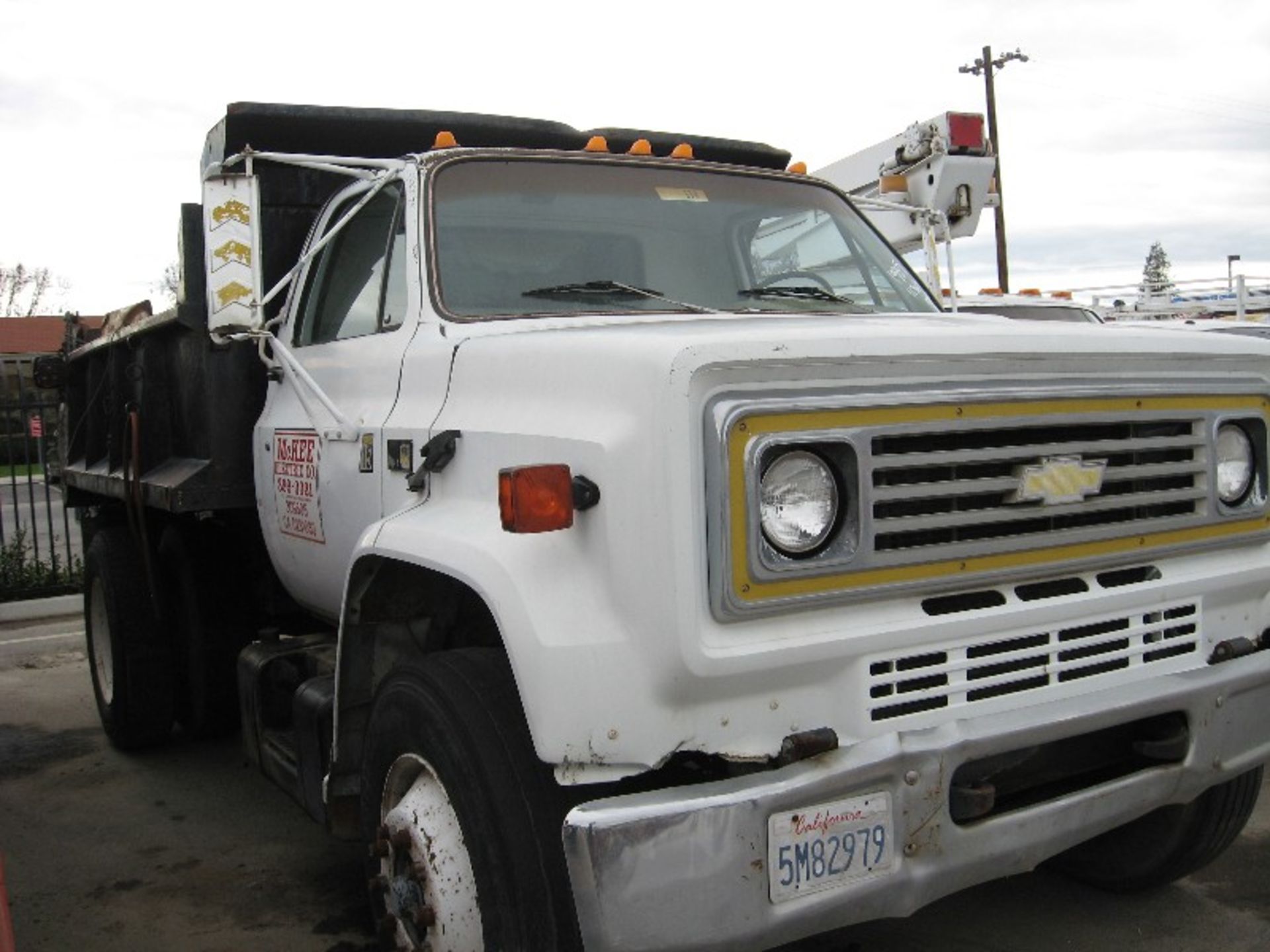 Truck - Image 2 of 3