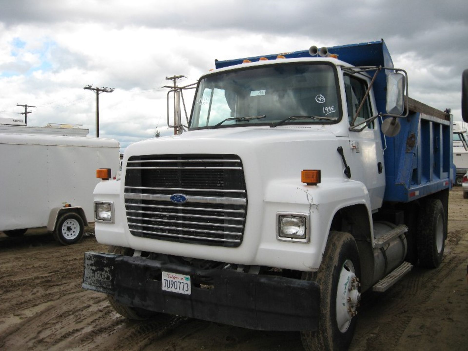 Dump Truck - Image 3 of 5