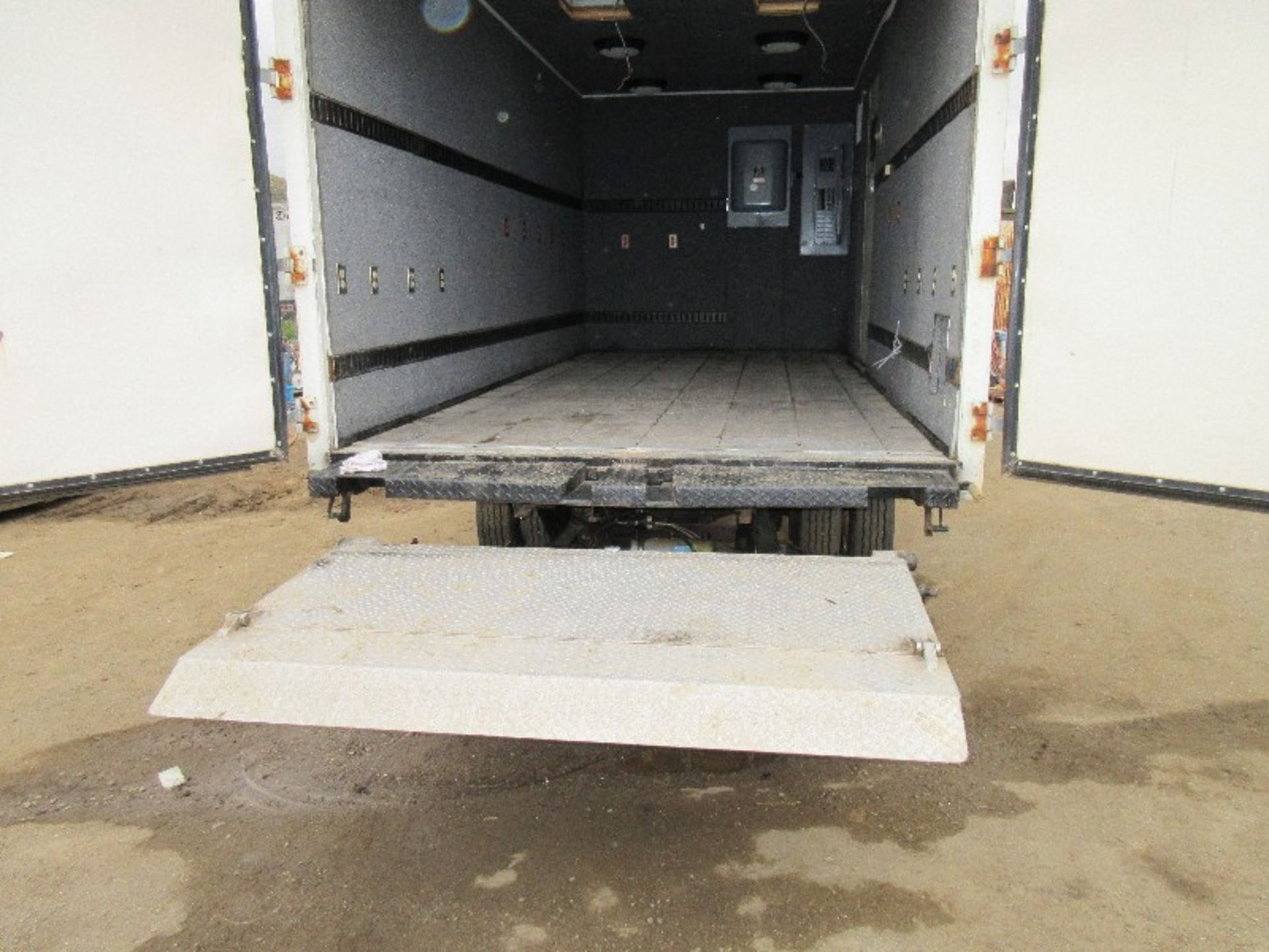 Truck - Image 4 of 4