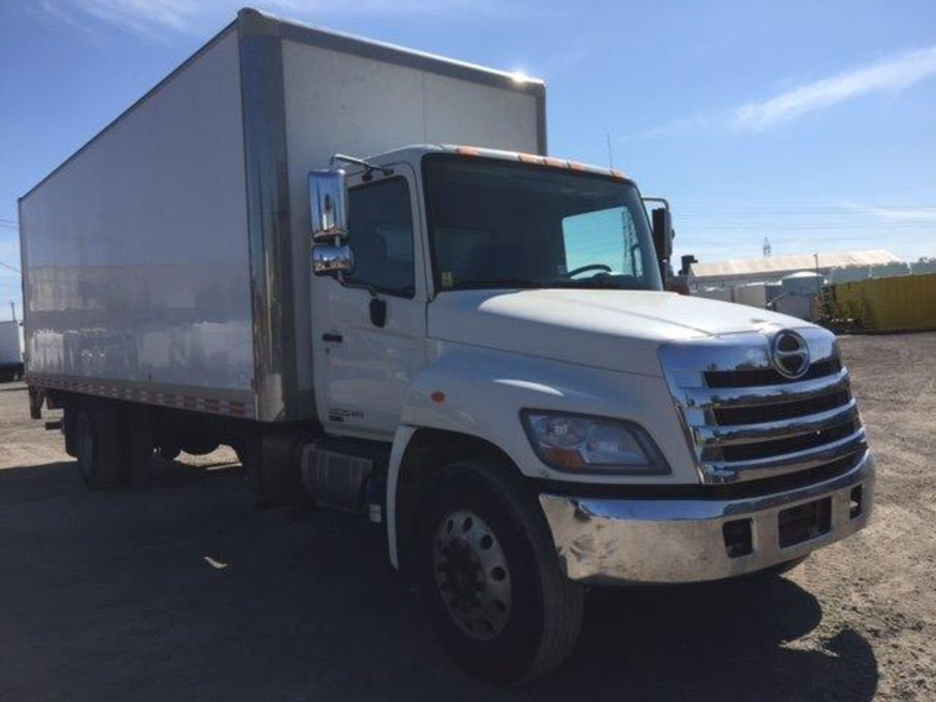 HINO, 358, 2013, 26', c/w DHOLLANDIA electric tailgate,requires Quebec inspection