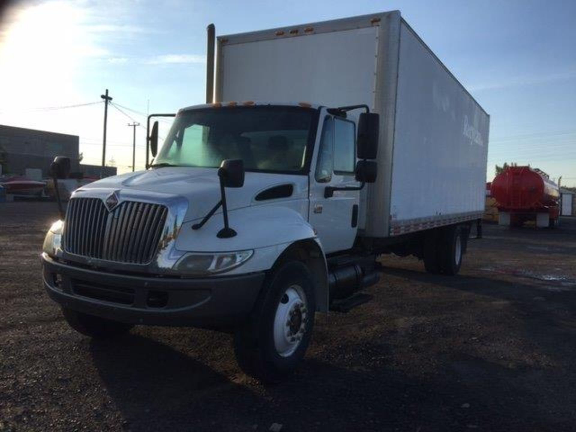 INTERNATIONAL 2005, 26', c/w electric taillgate (requires Quebec inspection)