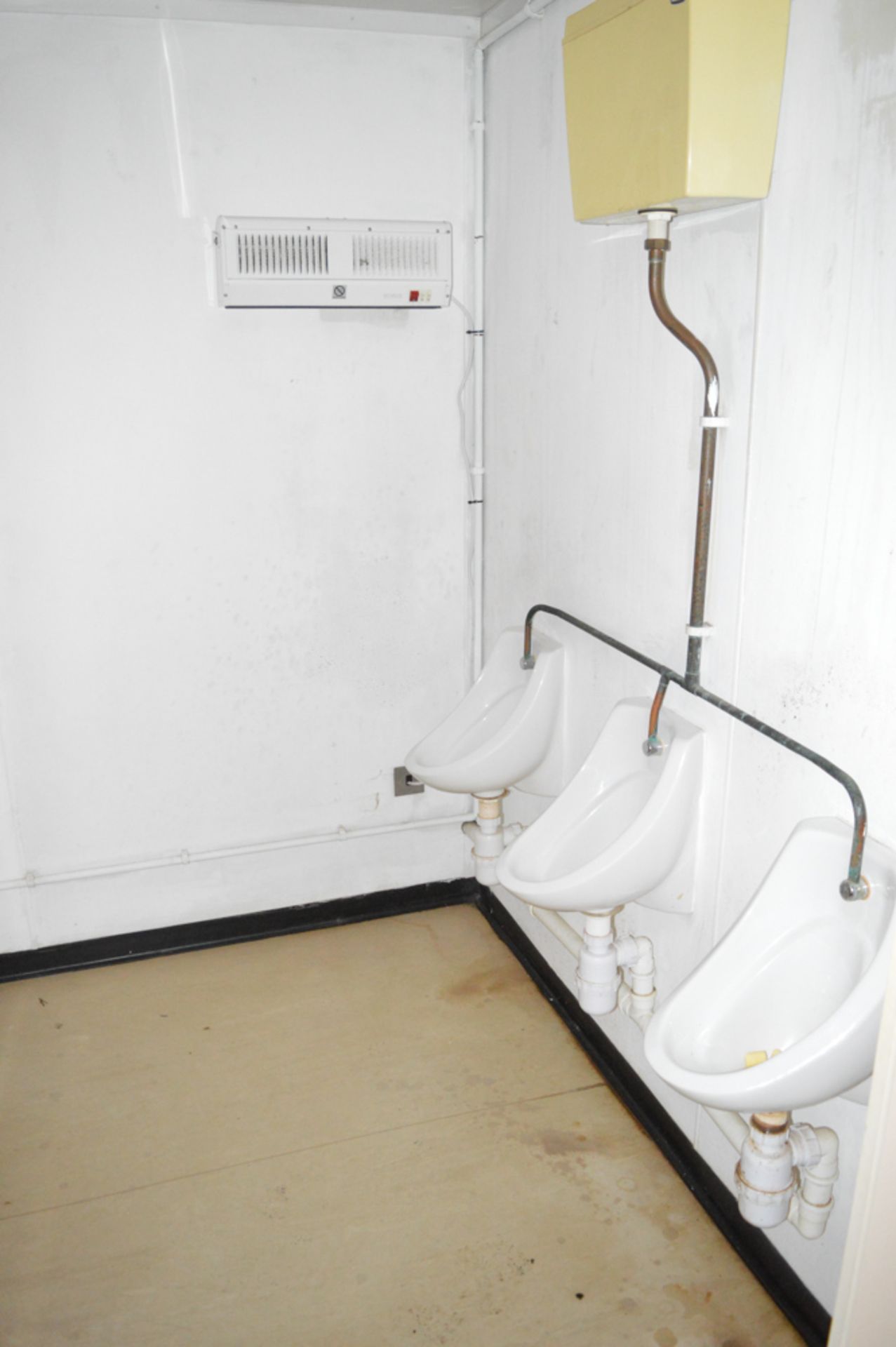 24 ft x 10 ft 3+1 steel jack leg toilet unit c/w keys BBA1066 - Image 7 of 12