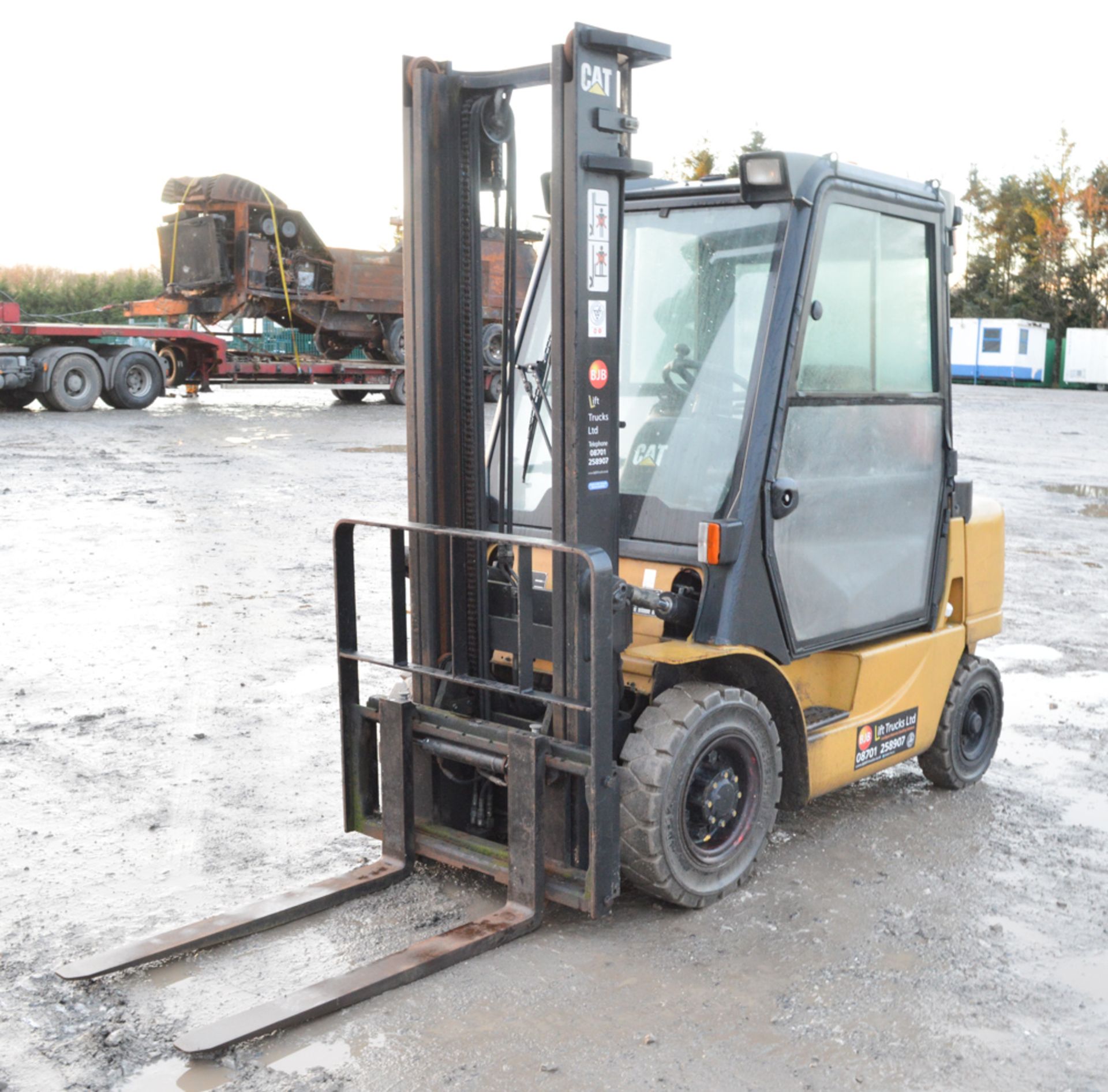 Caterpllar GP25K 2.5 tonne gas powered fork lift truck Year: 2004 S/N: ET17B-66657 Recorded Hours: - Image 4 of 7