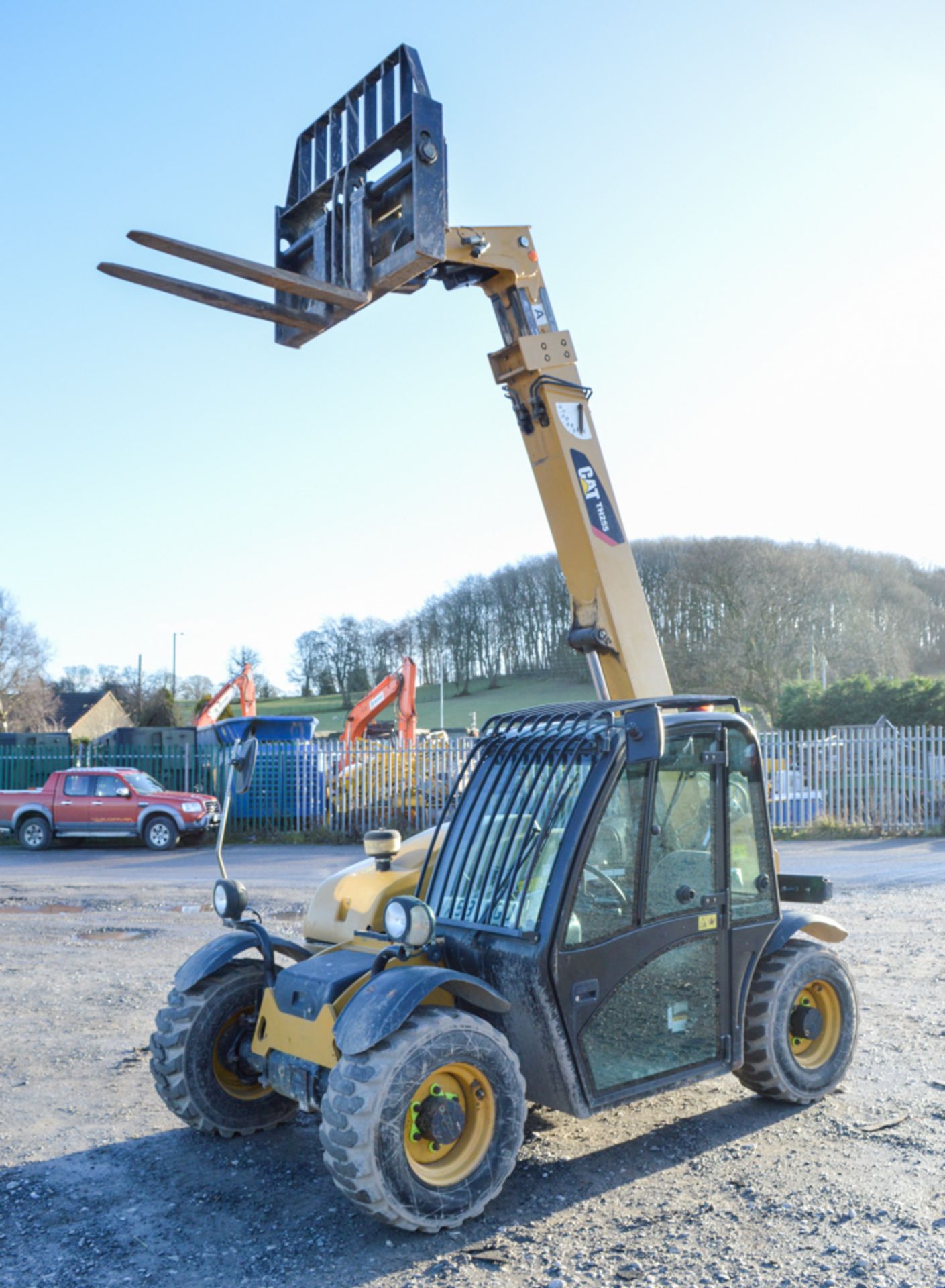 Caterpillar TH255 3 metre telescopic handler Year: 2008 S/N: TBS00131 Recorded Hours: 2754 5002982 - Image 5 of 9