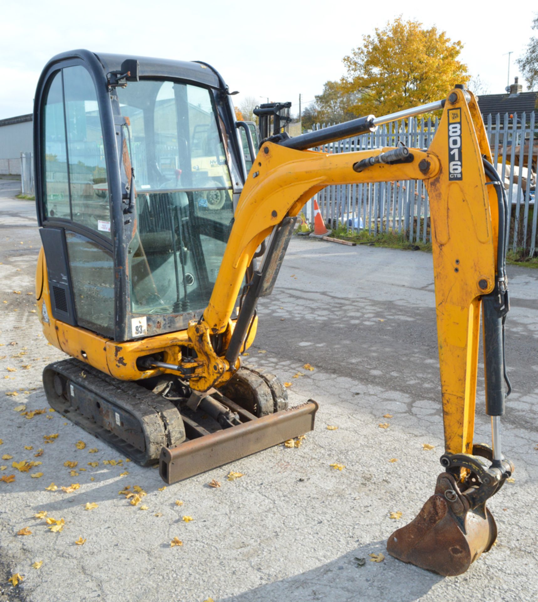 JCB 801.6 CTS 1.5 tonne rubber tracked mini excavator Year: 2012 S/N:1794999 Recorded Hours: 2031 - Image 4 of 11