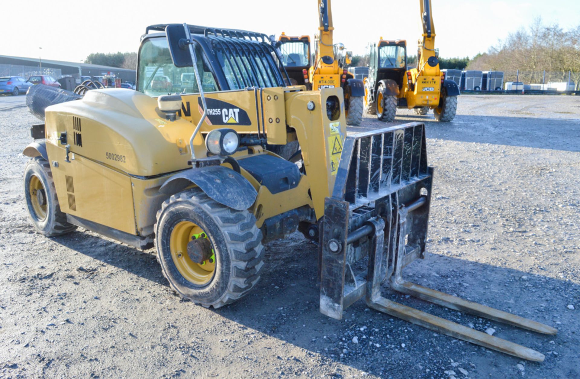 Caterpillar TH255 3 metre telescopic handler Year: 2008 S/N: TBS00131 Recorded Hours: 2754 5002982 - Image 4 of 9