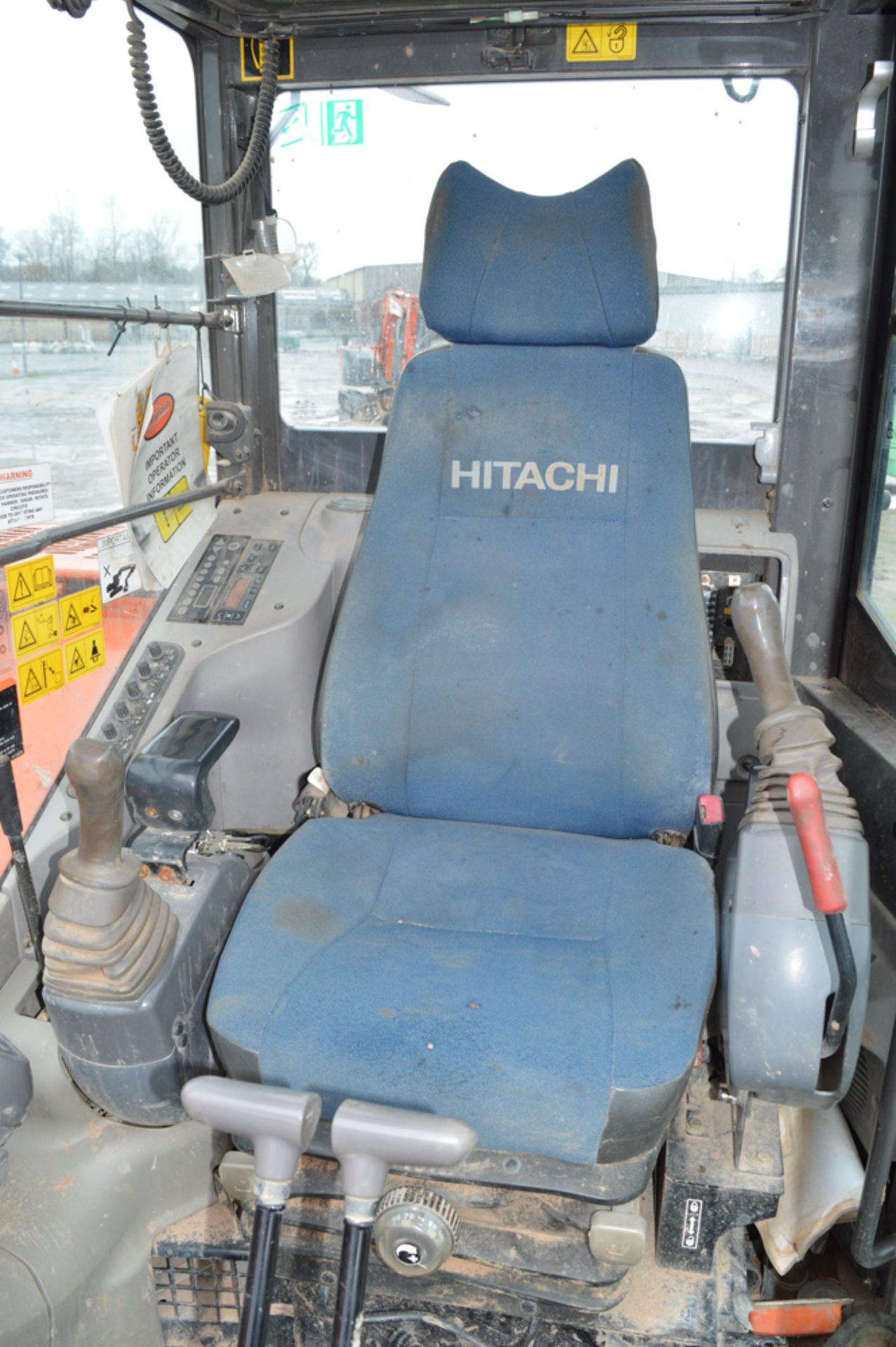 Hitachi ZX85 USB LC-3 8.5 tonne rubber tracked midi excavator Year: 2011 S/N: 82021 Recorded - Image 10 of 10