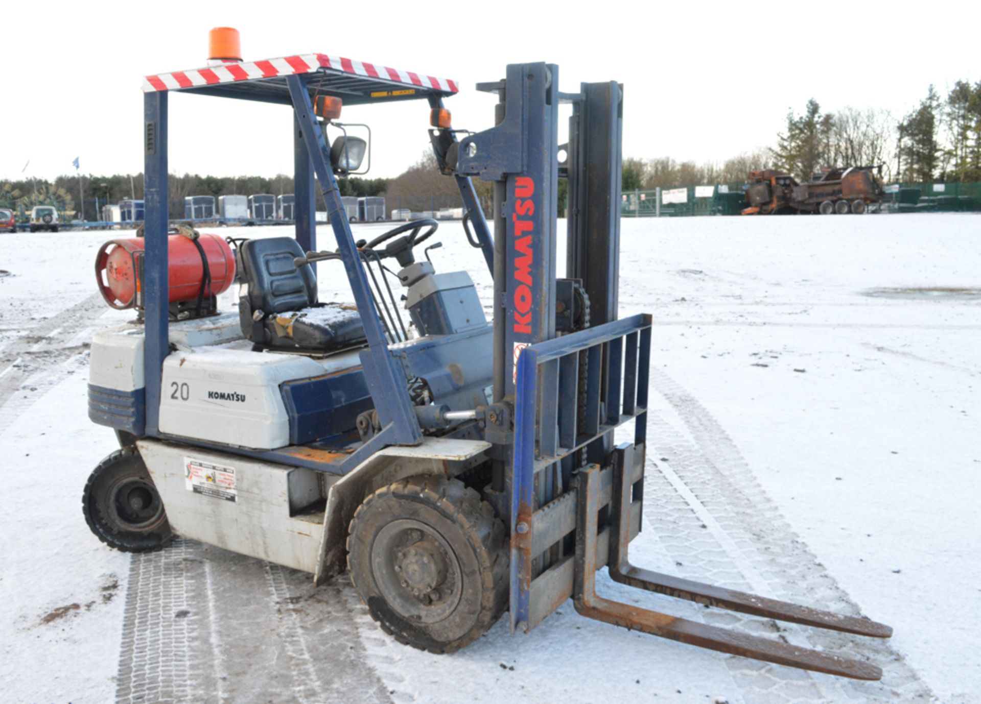 Komatsu FG20T 2 tonne gas fork lift truck Year: 1995 S/N: 11236 Recorded Hours: 6158 N210557