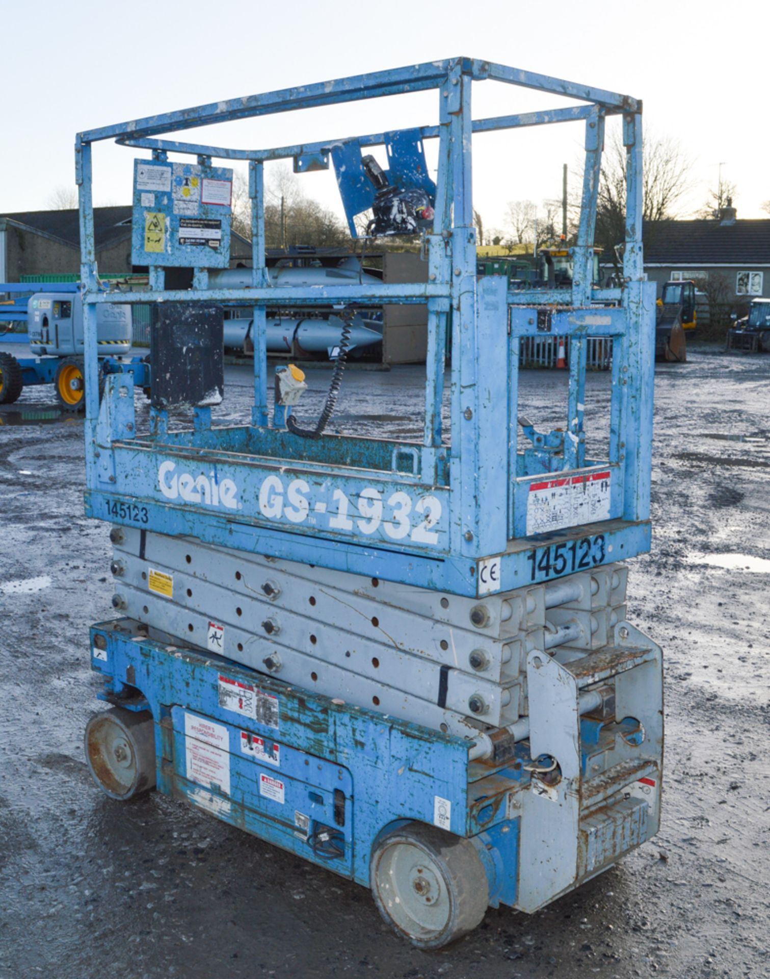 Genie GS1932 19 ft battery electric scissor lift Year: 2006 S/N: Recorded Hours: 343 145123 - Image 3 of 6