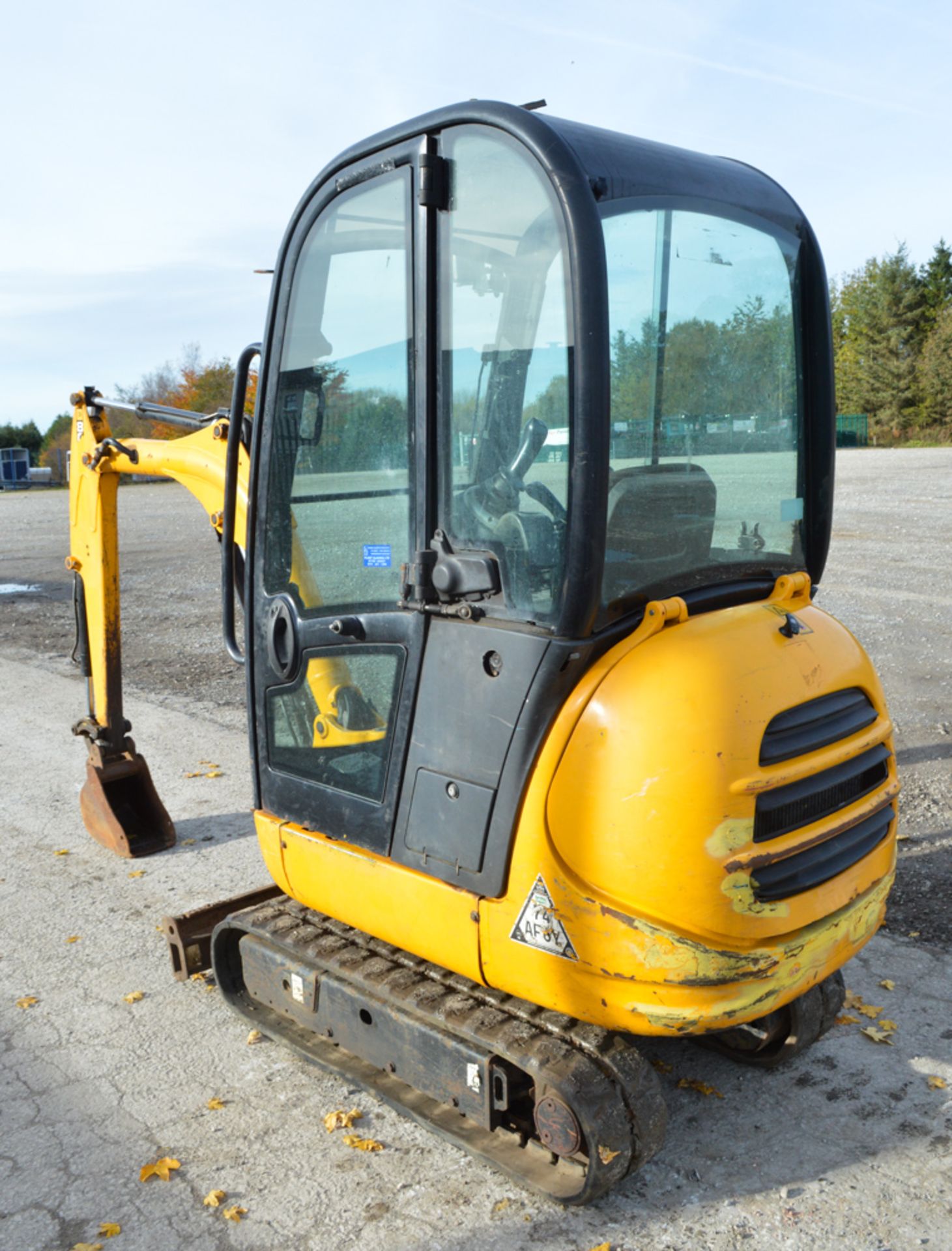 JCB 801.6 CTS 1.5 tonne rubber tracked mini excavator Year: 2012 S/N:1794999 Recorded Hours: 2031 - Image 2 of 11