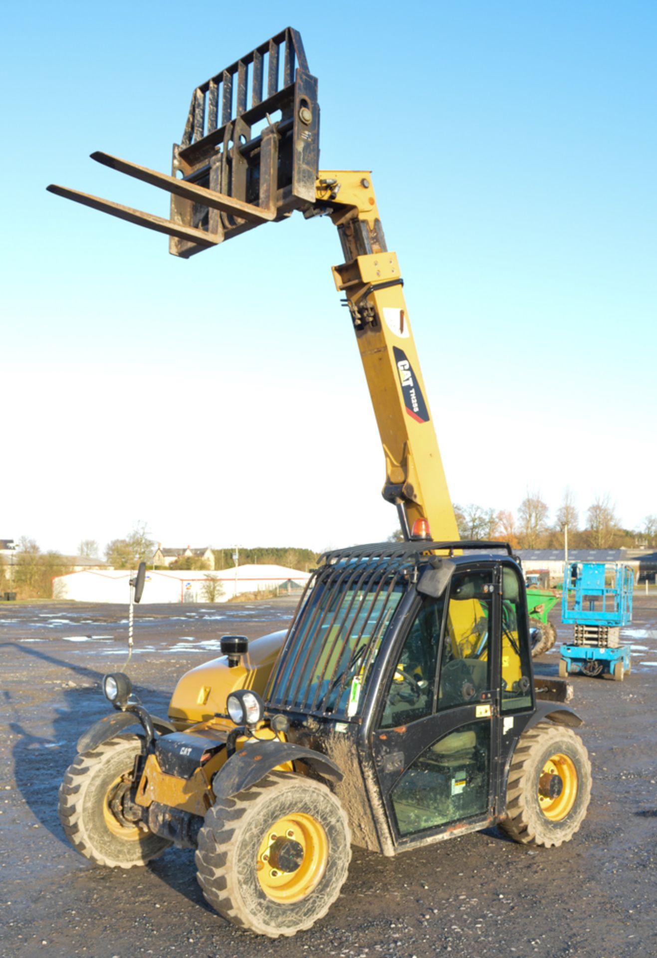 Caterpillar TH255 3 metre telescopic handler Year: 2008 S/N: TBS00190 Recorded Hours: 2181 5002953 - Image 9 of 9