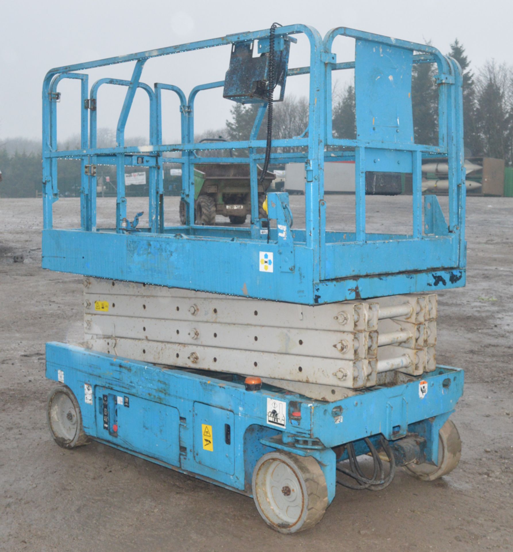 Genie GS2646E 26 ft battery electric scissor lift Year: 2006 S/N: Recorded Hours: 380 149967 - Image 2 of 4