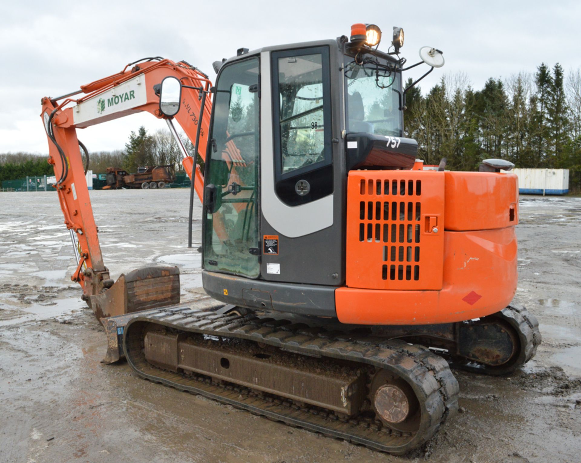 Hitachi ZX85 USB LC-3 8.5 tonne rubber tracked midi excavator Year: 2011 S/N: 81980 Recorded - Image 2 of 10