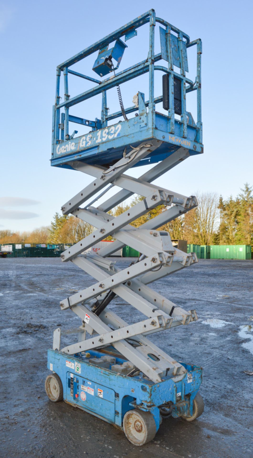 Genie GS1932 19 ft battery electric scissor lift Year: 2006 S/N: Recorded Hours: 343 145123 - Image 6 of 6