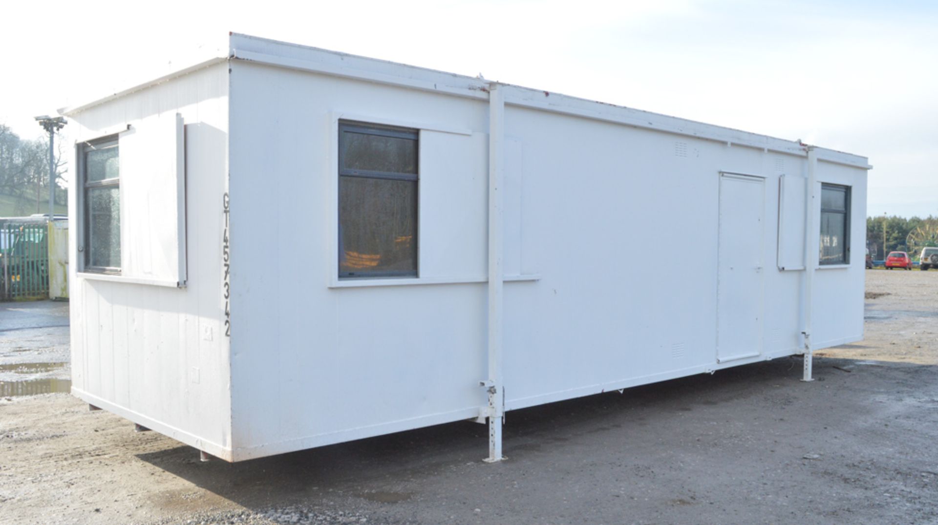 32 ft x 10 ft steel anti-vandal jack leg steel site office unit c/w keys GT457342 - Image 3 of 6