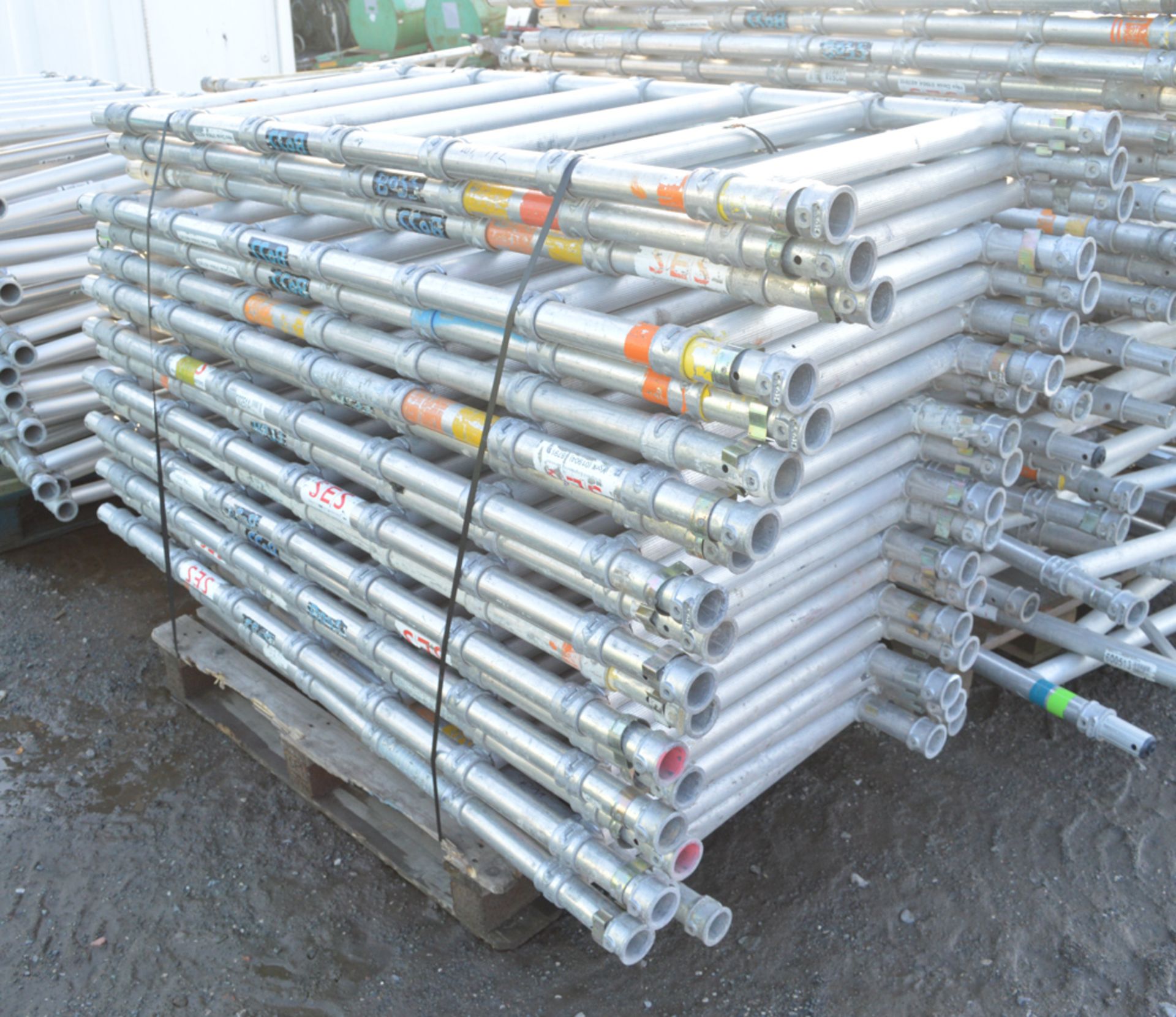 Pallet of approximately 20 miscellaneous aluminium scaffold end frames