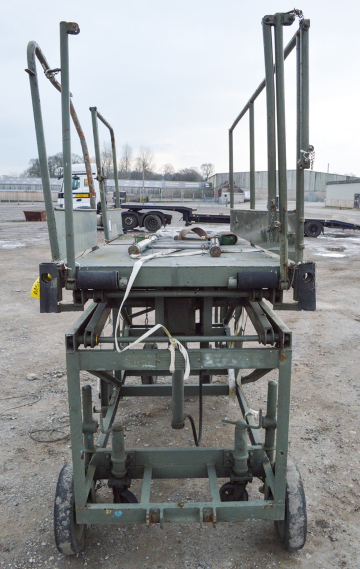 Hydraulic scissor lift access platform (Ex MOD) - Image 5 of 6