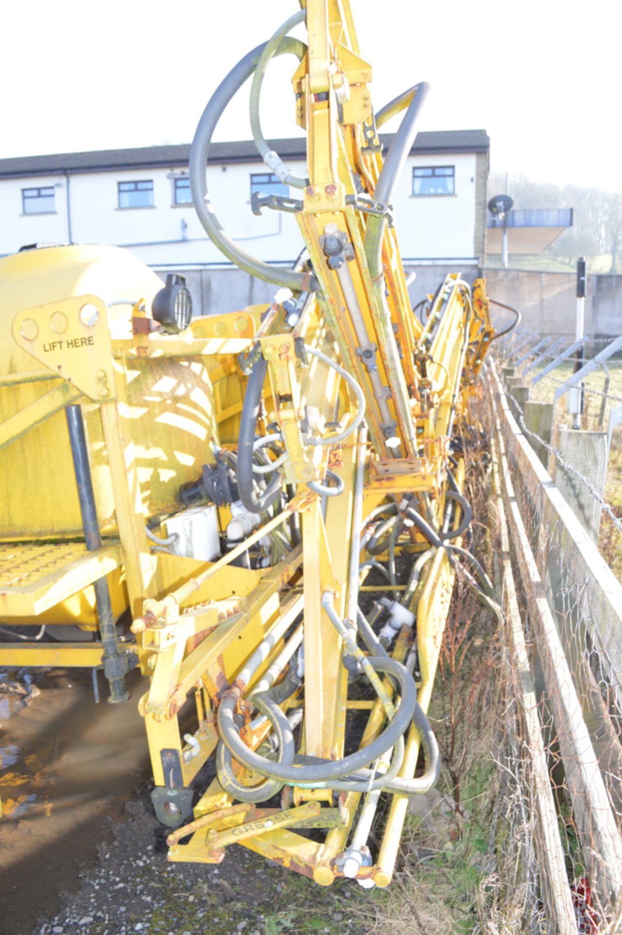 Team 2500 litre mobile boom sprayer c/w petrol driven washer pump - Image 3 of 3