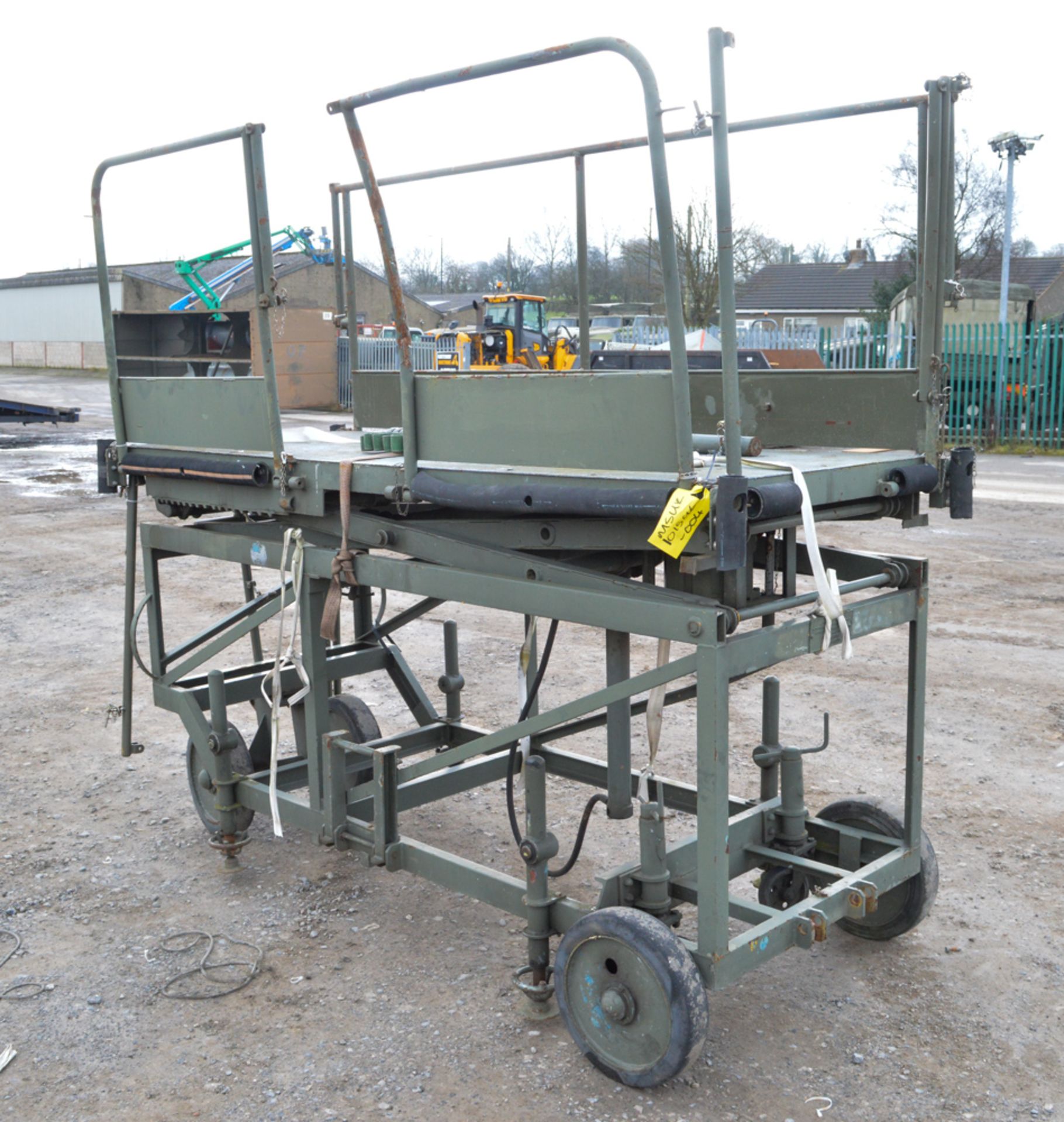 Hydraulic scissor lift access platform (Ex MOD)