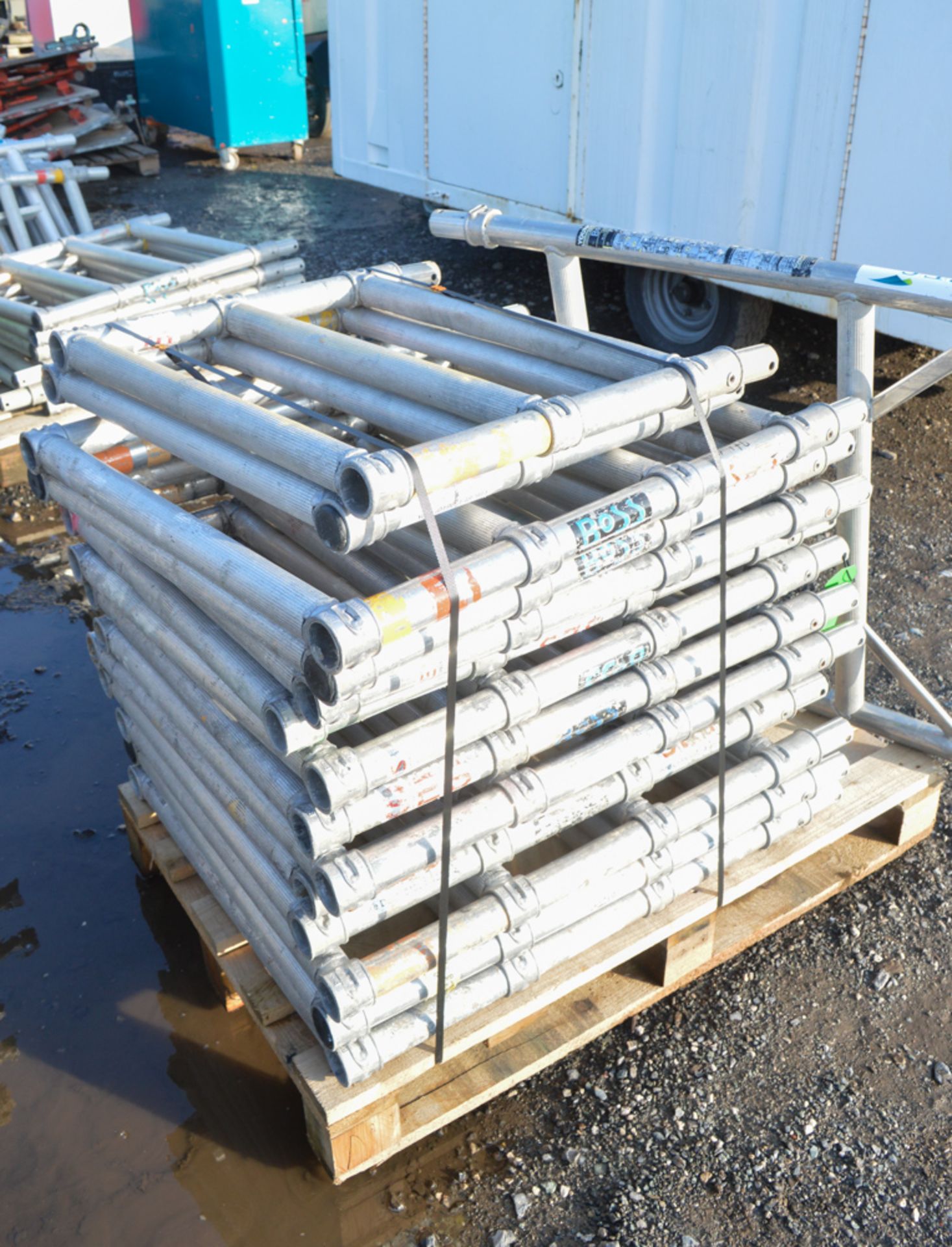 Pallet of approximately 15 miscellaneous scaffold end frames