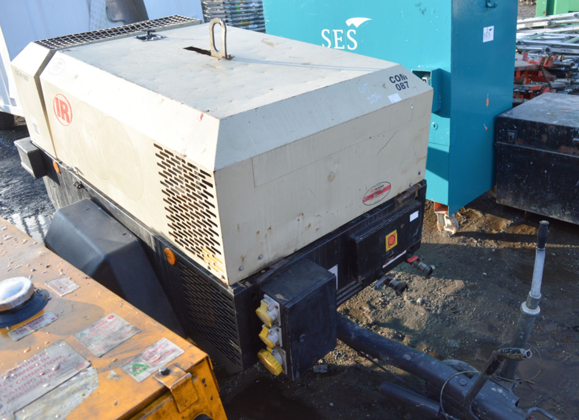 Ingersol Rand 7/31 diesel driven compressor/generator Year: 2005 S/N: 17959 Recorded Hours: 1593 - Image 3 of 4