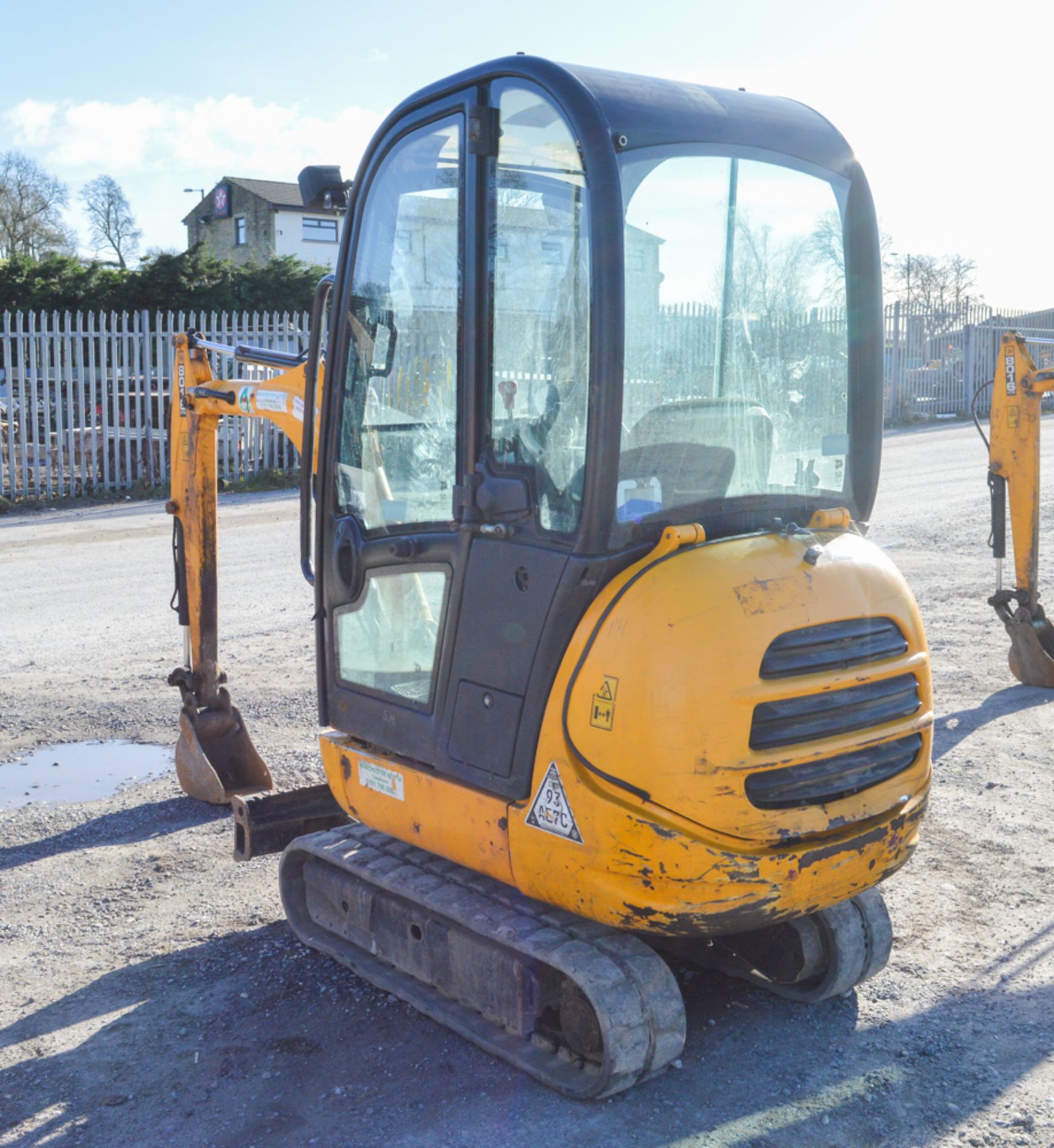 JCB 801.6 CTS 1.5 tonne rubber tracked mini excavator Year: 2011 S/N: 703925 Recorded Hours: 1680 - Image 2 of 10