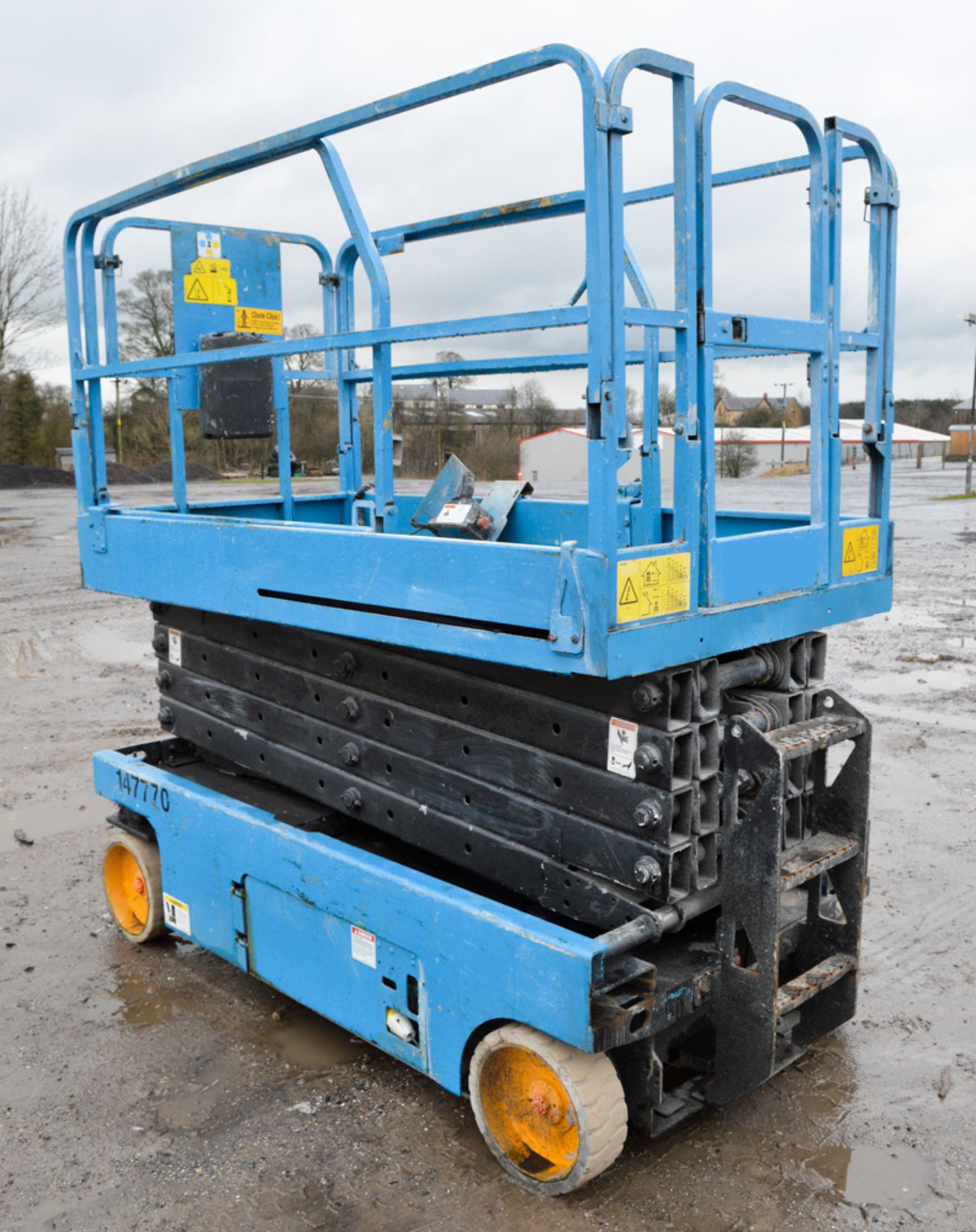 Genie GS3246 32ft battery electric scissor lift access platform Year: 2006 S/N: 79526 Recorded - Image 3 of 7