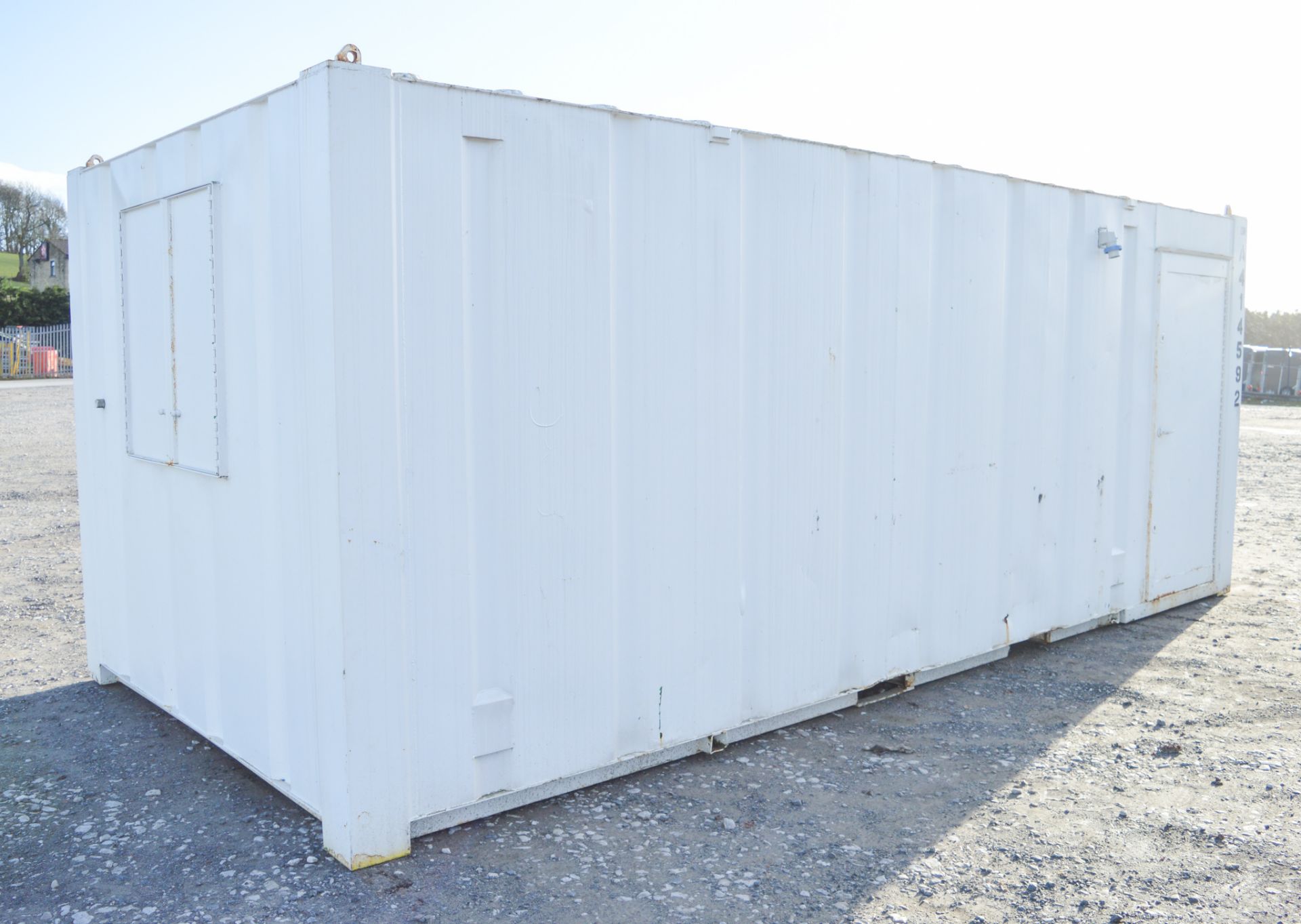 21 ft x 9 ft steel anti-vandal site office unit c/w keys A414592 - Image 2 of 6