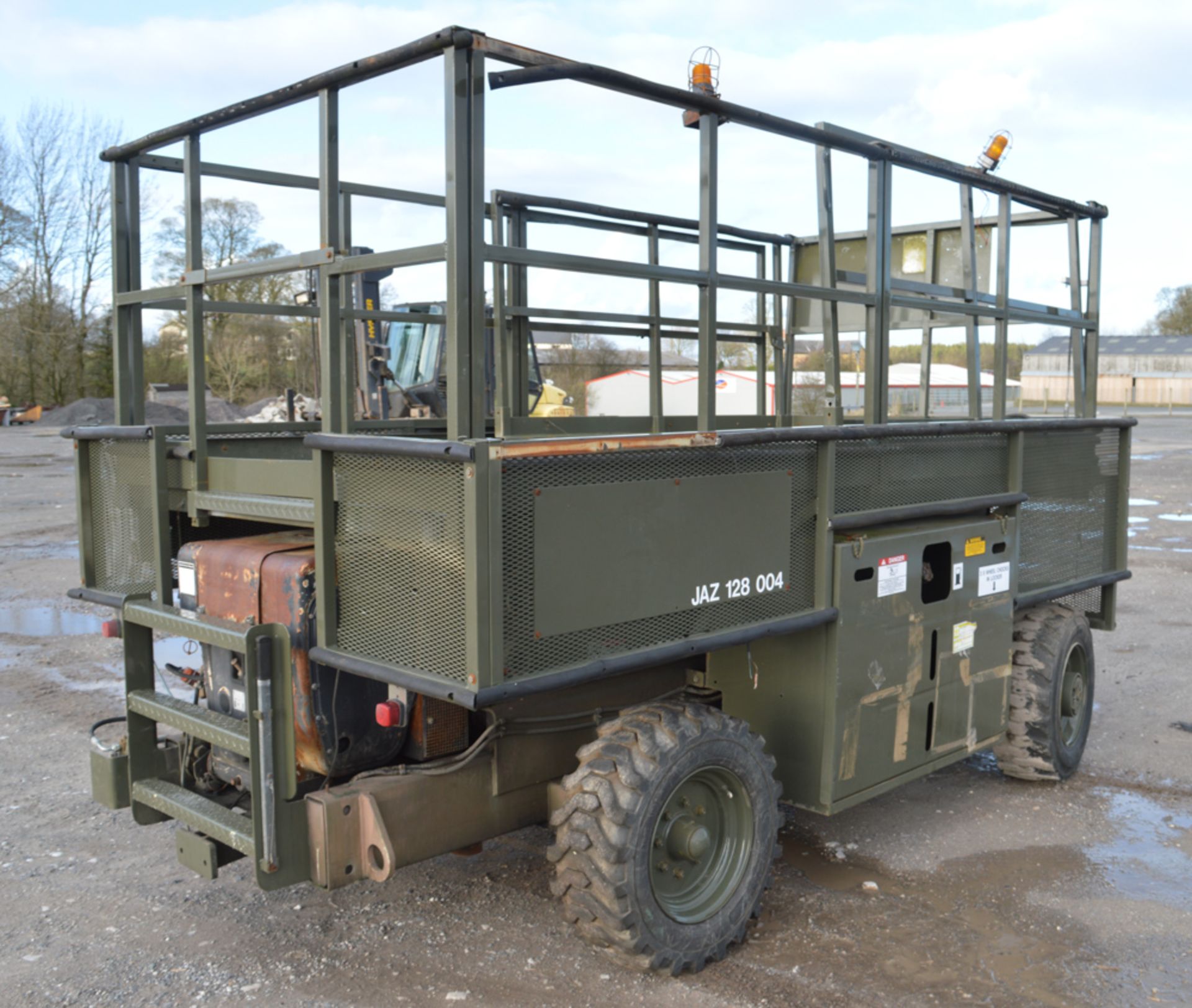 Grove SM3184 25 ft diesel driven scissor lift access platform (Ex MOD) Recorded Hours: 1109 - Image 3 of 5