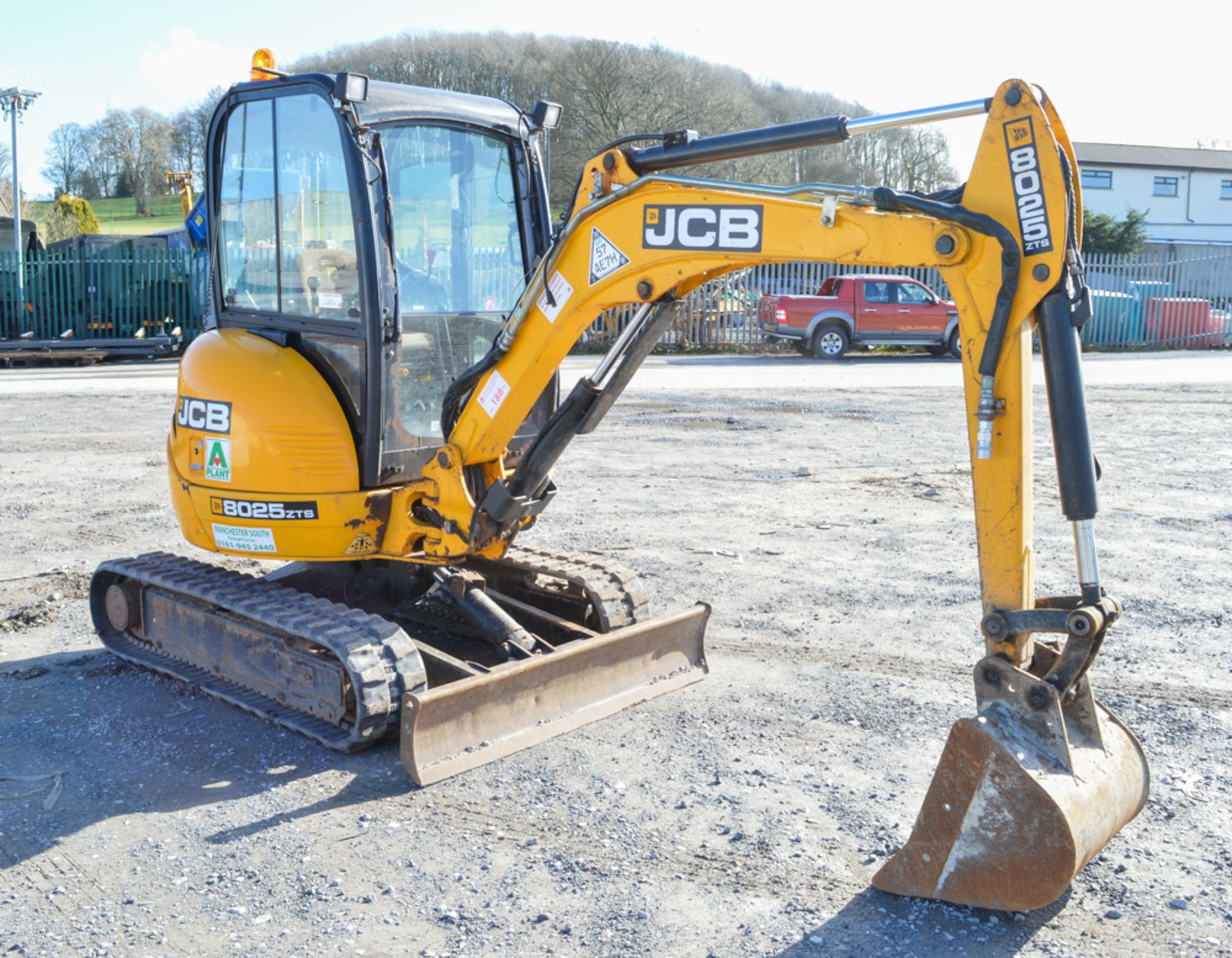 JCB 8025 ZTS 2.5 tonne rubber tracked mini excavator Year: 2011 S/N: 2020525 Recorded Hours: 1821 - Image 4 of 11