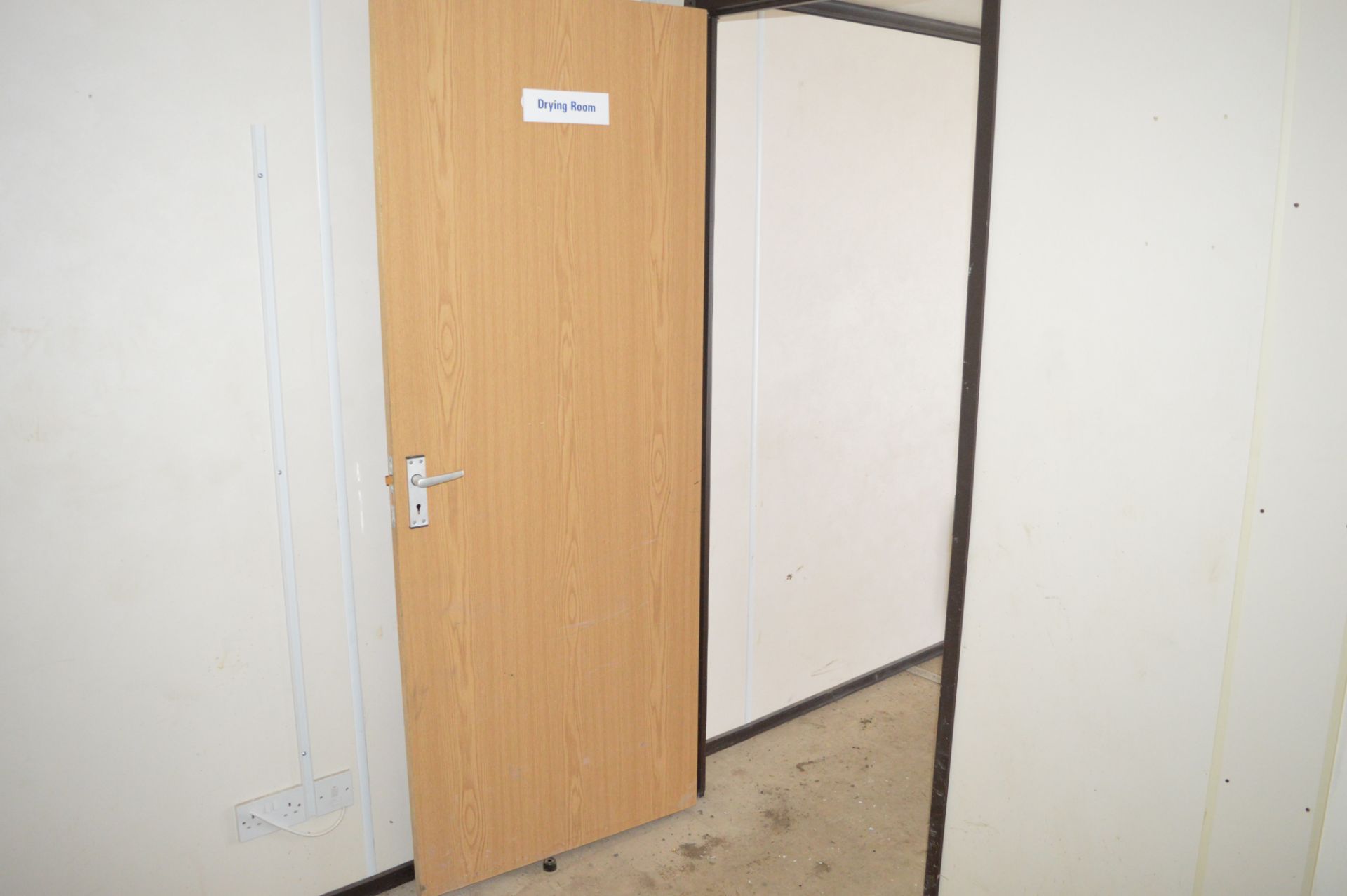 21 ft x 9 ft steel anti-vandal site office unit comprising of kitchen area & drying room c/w keys - Image 8 of 8