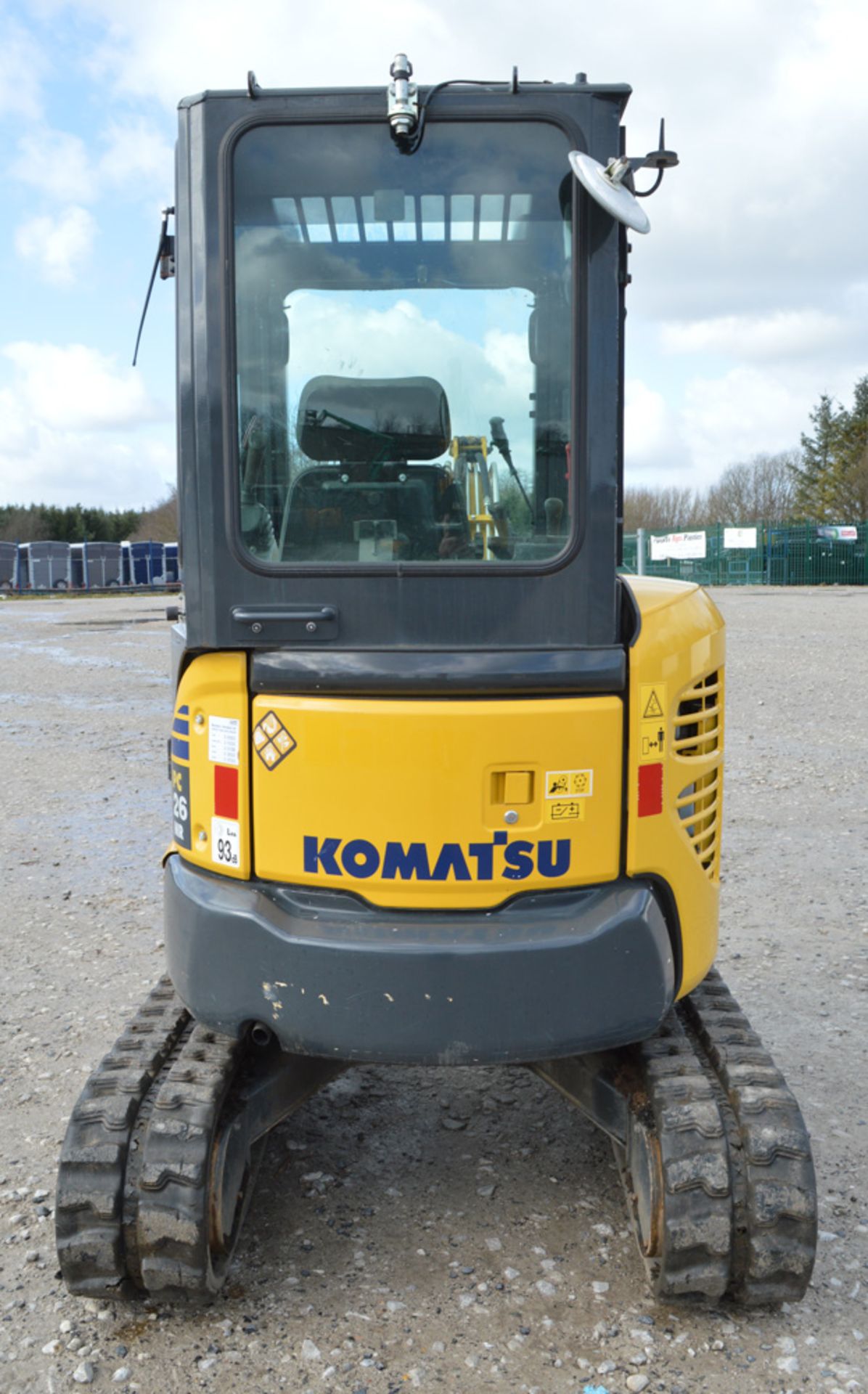 Komatsu PC26 MR 2.6 tonne zero tail swing rubber tracked mini excavator Year: 2014 S/N: 31565 - Image 6 of 11