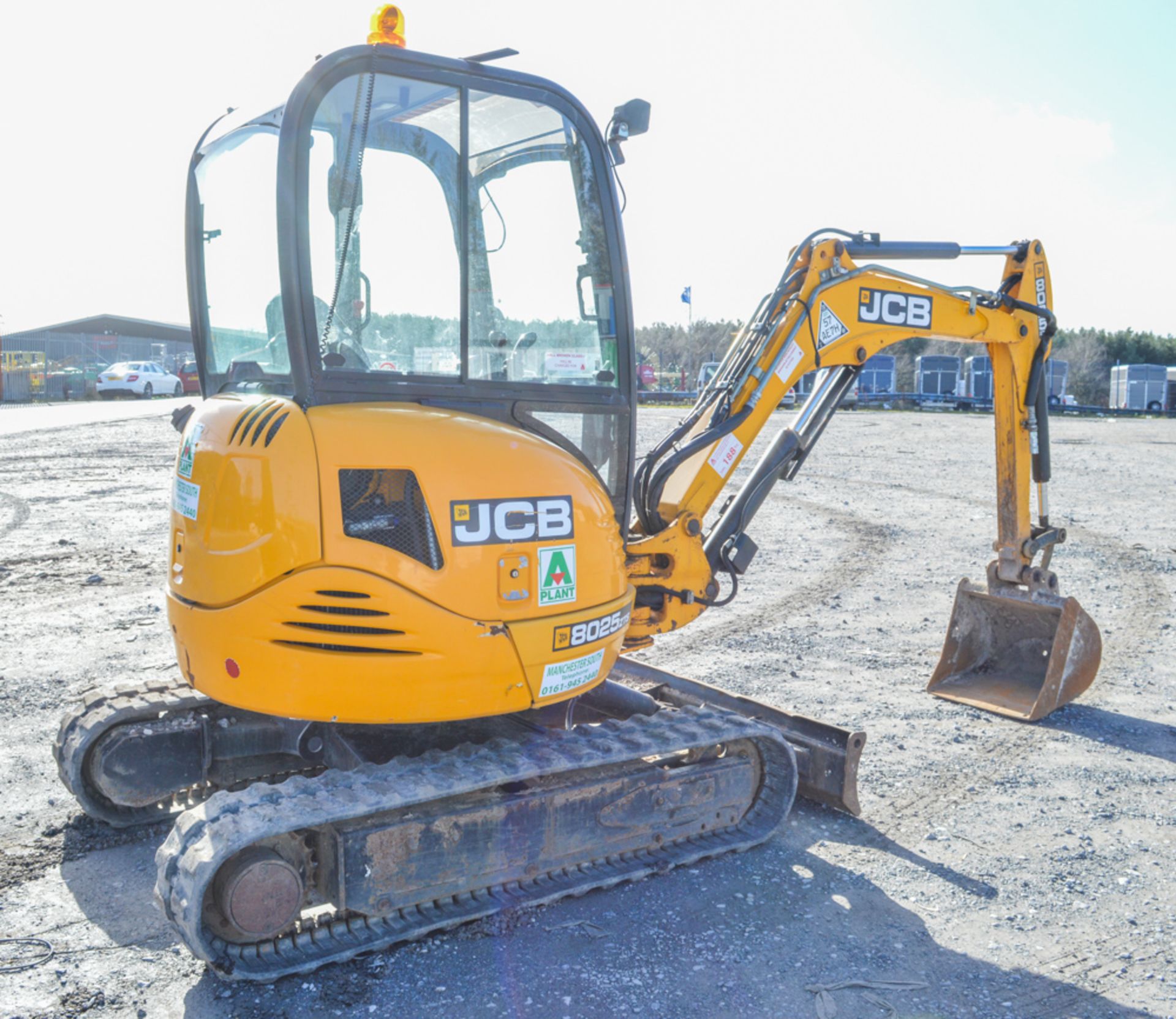 JCB 8025 ZTS 2.5 tonne rubber tracked mini excavator Year: 2011 S/N: 2020525 Recorded Hours: 1821 - Image 3 of 11