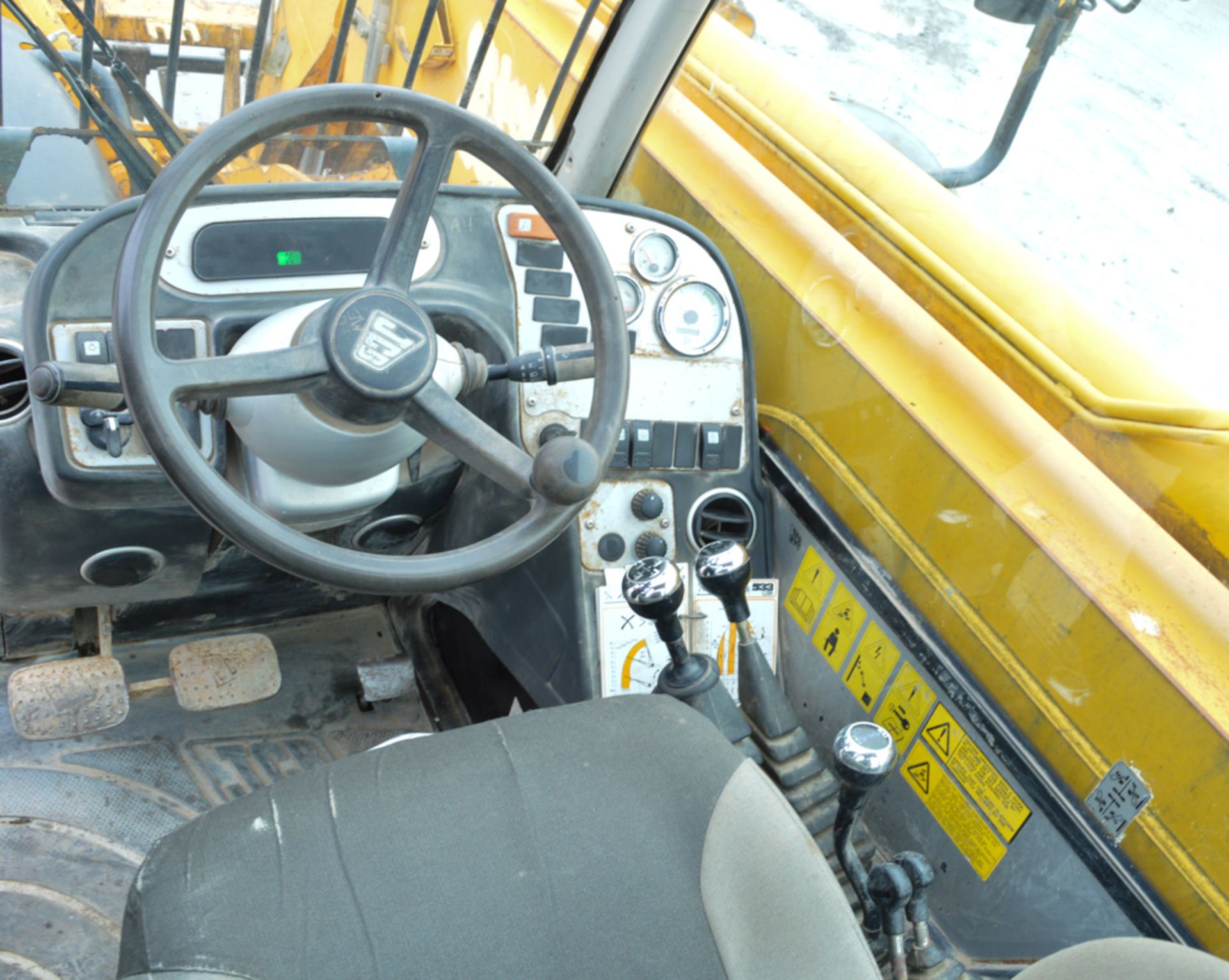 JCB 533-105 10.5 metre telescopic handler Year: 2004 S/N: 1038577 Recorded Hours: Not displayed ( - Image 13 of 14