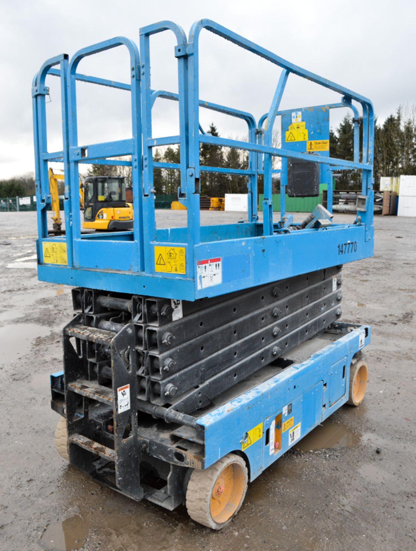 Genie GS3246 32ft battery electric scissor lift access platform Year: 2006 S/N: 79526 Recorded - Image 4 of 7