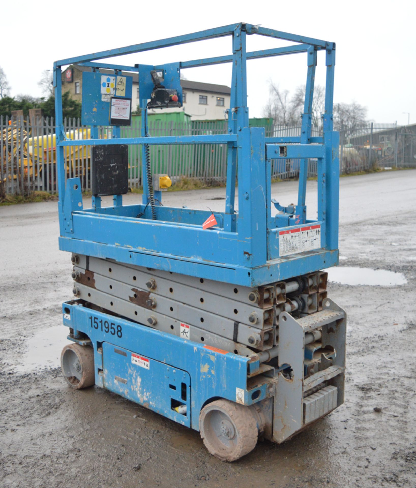 Genie 1930/32 19 ft battery electric scissor access platform Year: 2006 S/N: 81548 Recorded Hours: - Image 2 of 7